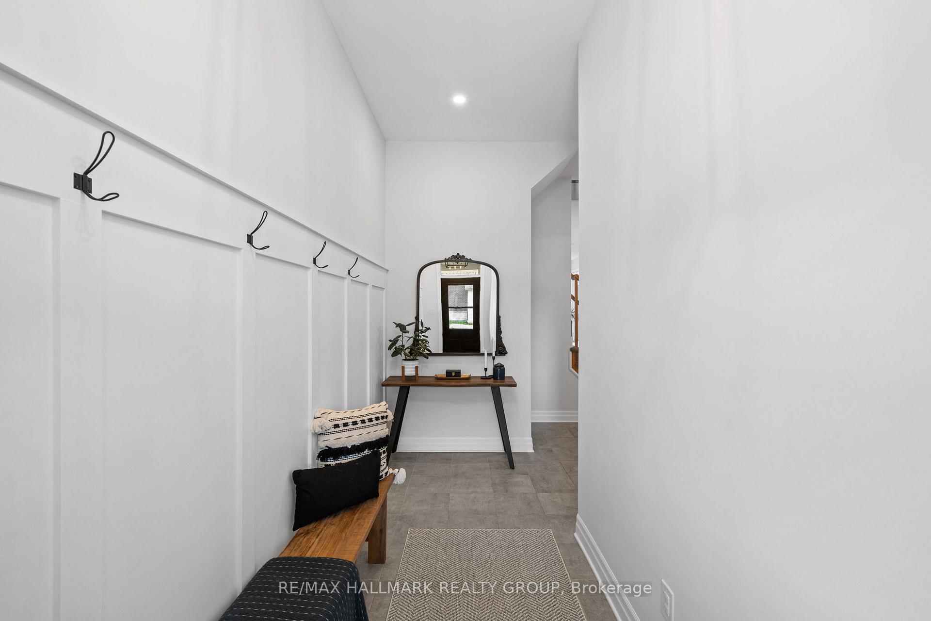 Photo 5 of 917 Atrium Ridge, Ottawa, Riverside South/Gloucester Glen — HOMEH