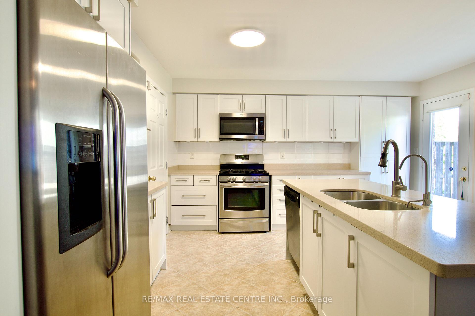 Photo 5 of 3 Chudleigh Avenue, Brampton, Credit Valley — HOMEH