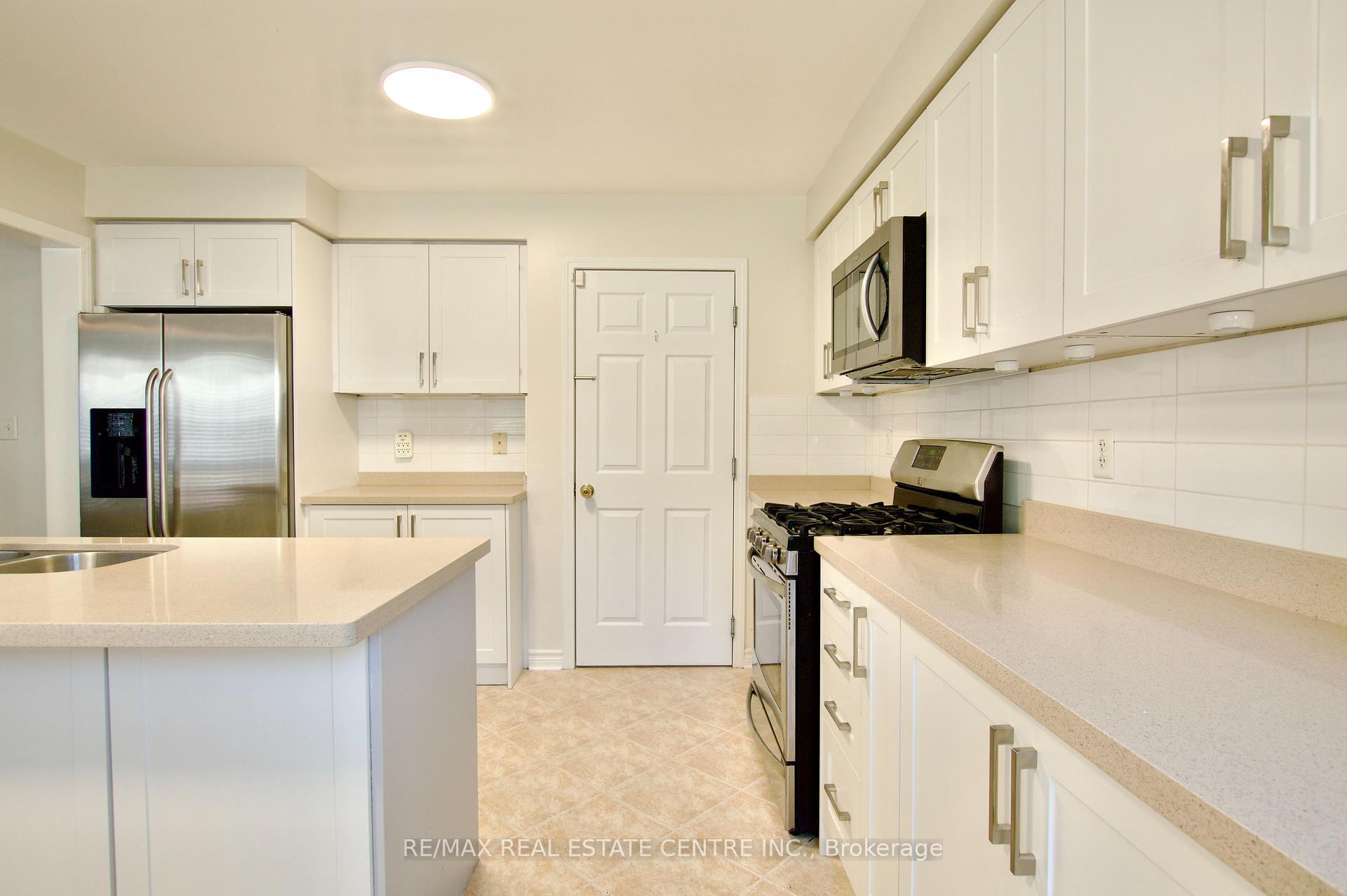 Photo 7 of 3 Chudleigh Avenue, Brampton, Credit Valley — HOMEH