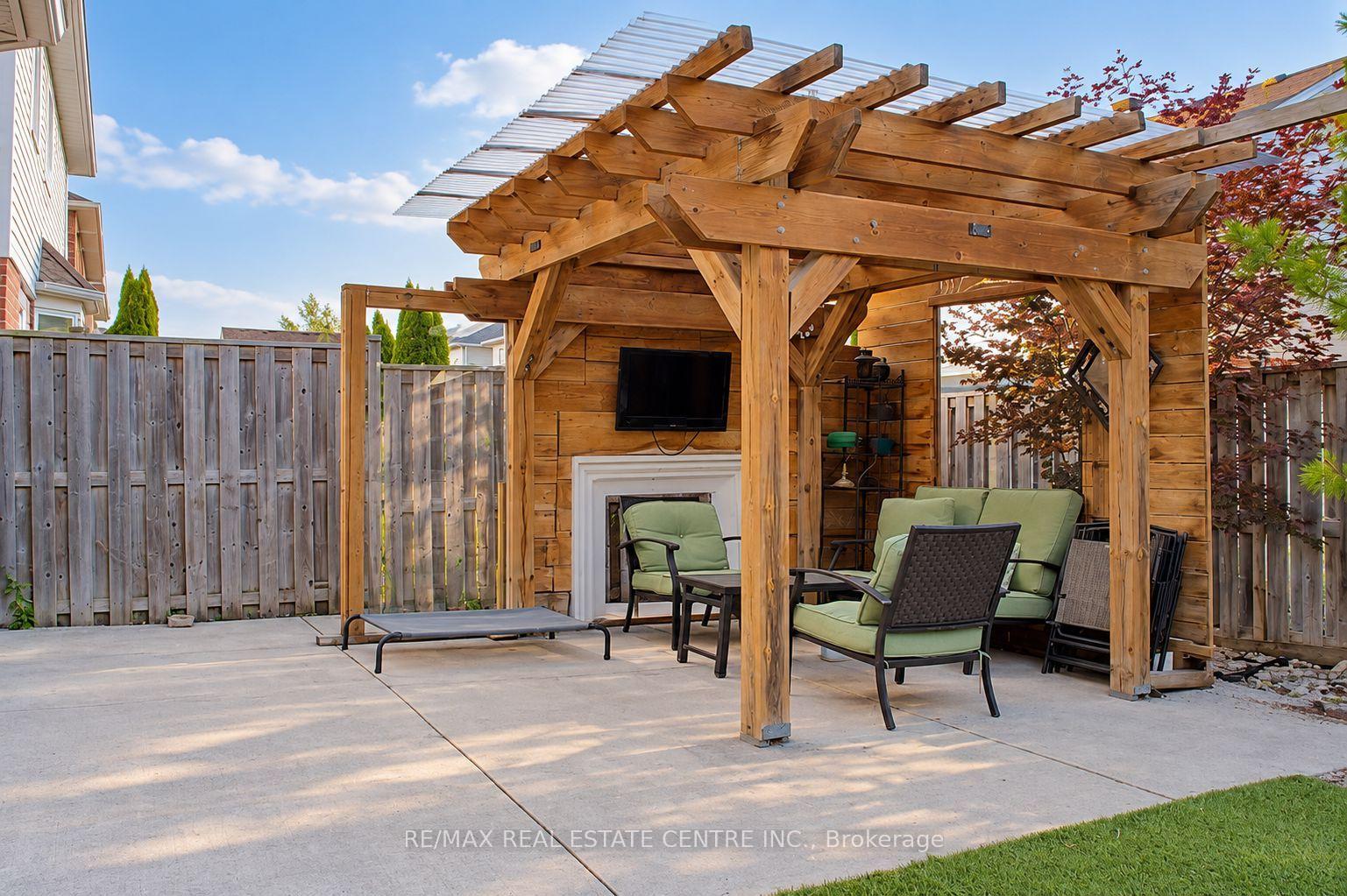 Photo 8 of 3 Chudleigh Avenue, Brampton, Credit Valley — HOMEH