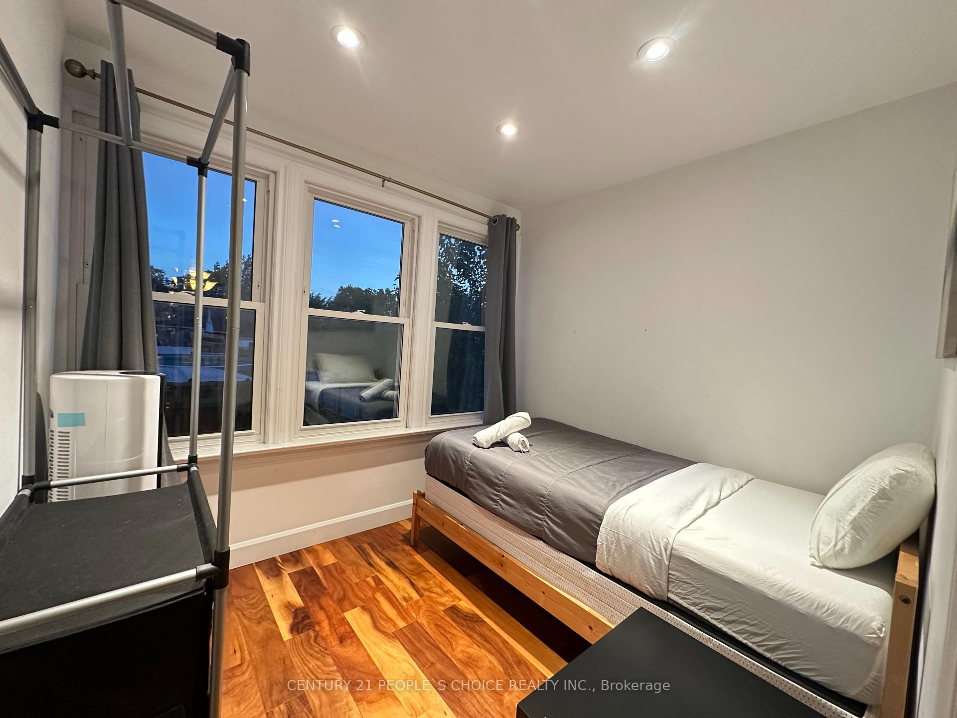 Photo 15 of 6510 Barker Street, Niagara Falls, Dorchester — HOMEH