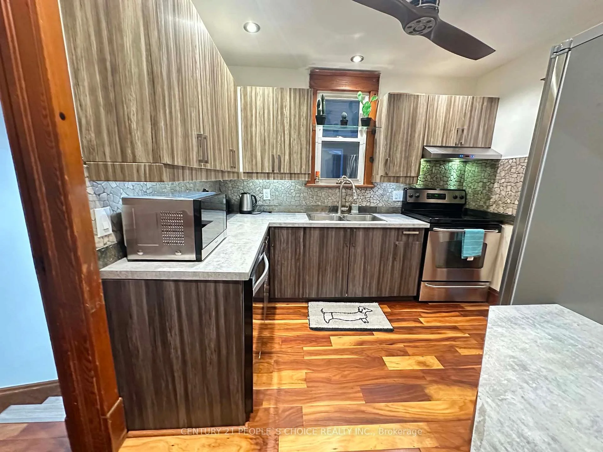 Photo 2 of 6510 Barker Street, Niagara Falls, Dorchester — HOMEH