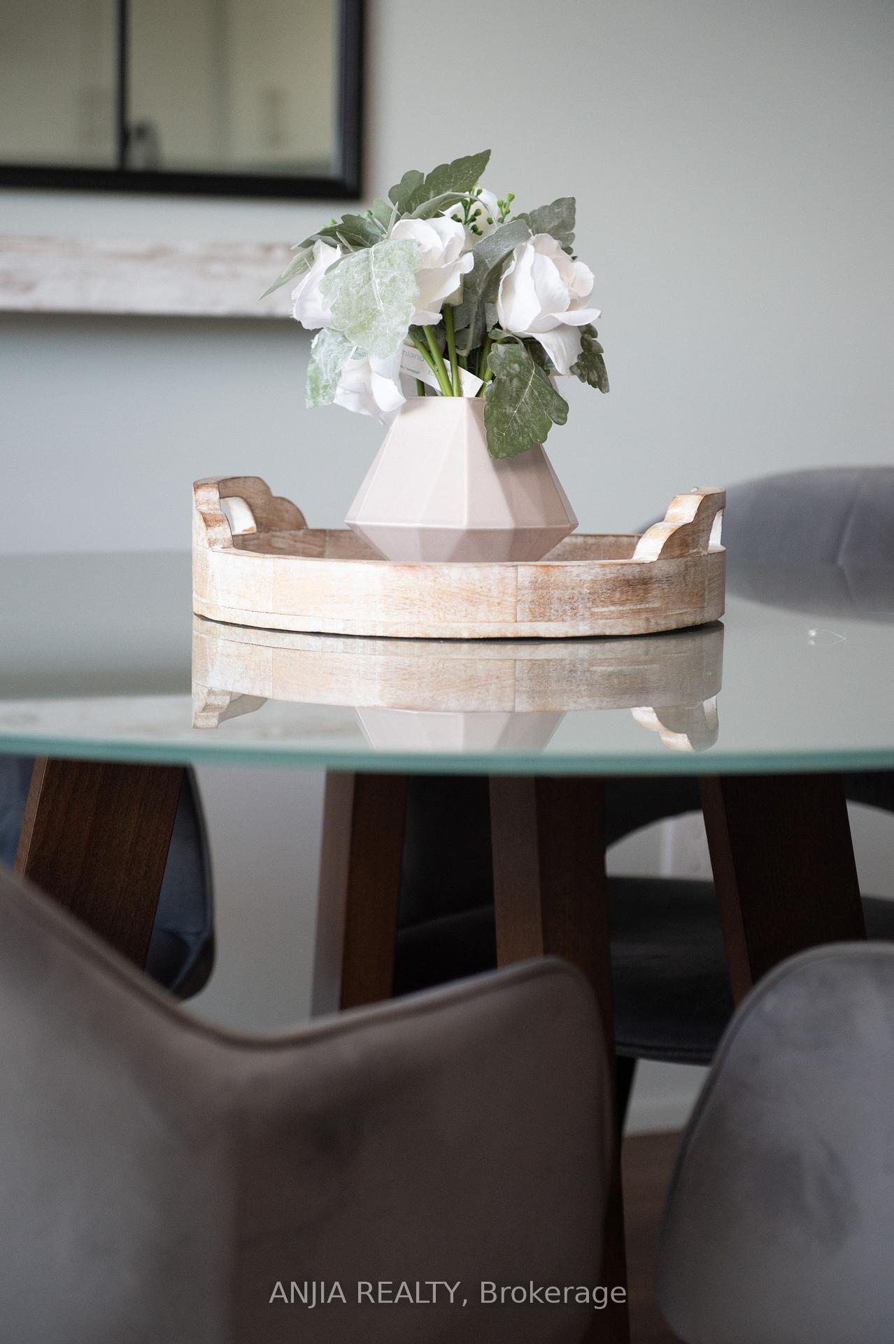 Photo 6 of Unit 207, 10 Dunsheath Way, Markham, Cornell — HOMEH