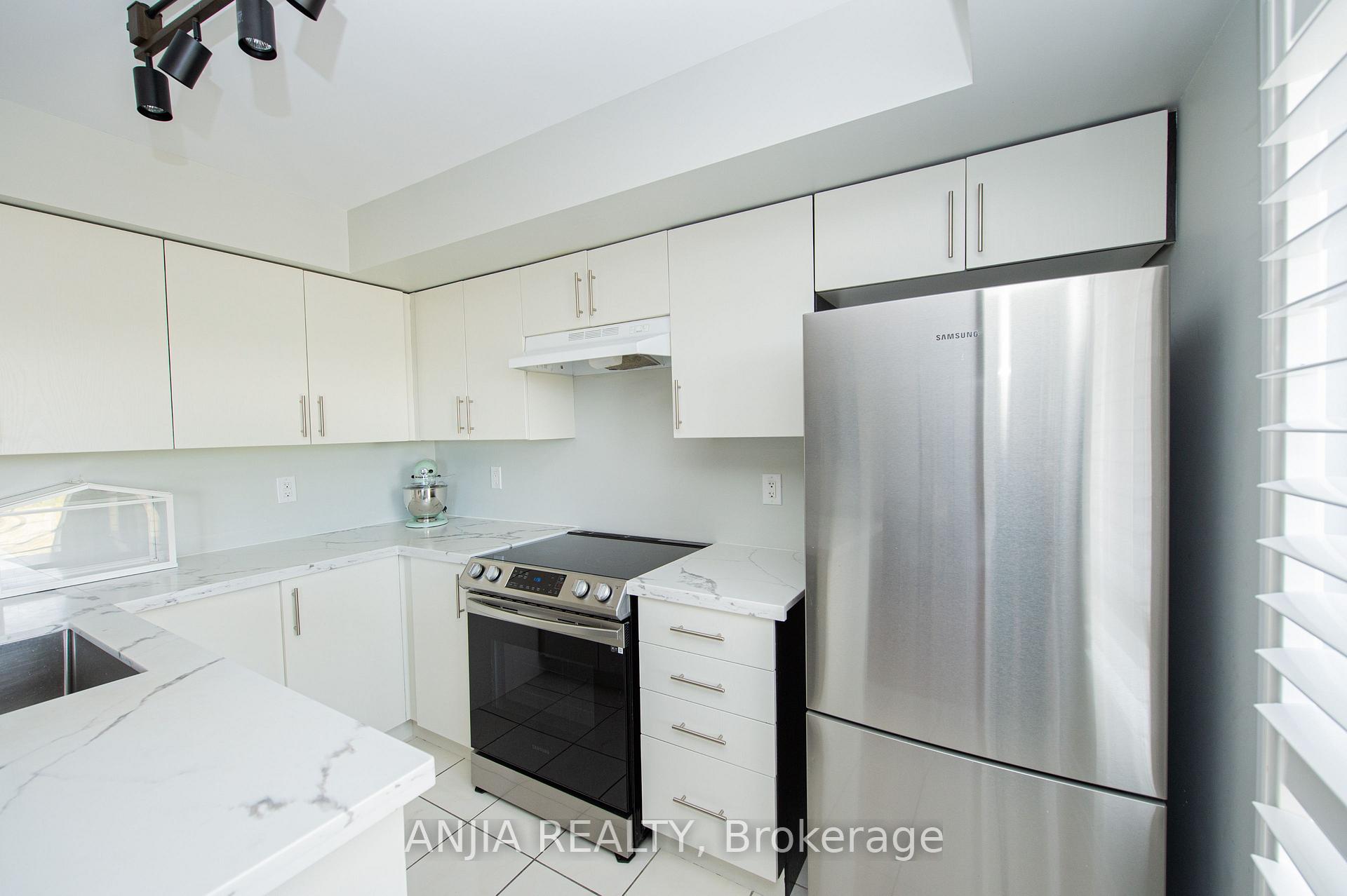 Photo 10 of Unit 207, 10 Dunsheath Way, Markham, Cornell — HOMEH