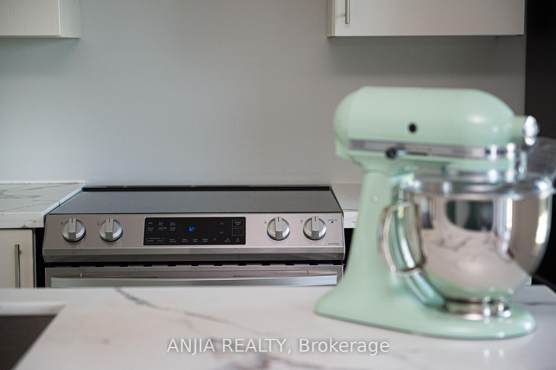 Photo 11 of Unit 207, 10 Dunsheath Way, Markham, Cornell — HOMEH