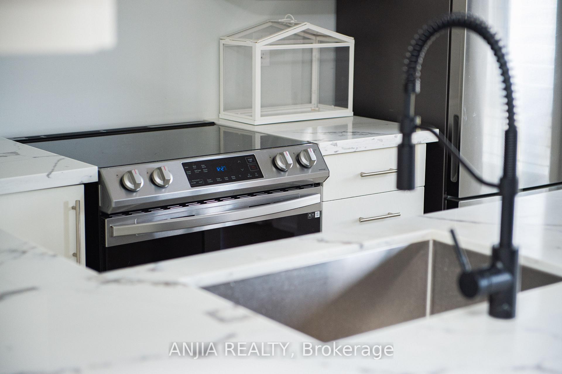 Photo 12 of Unit 207, 10 Dunsheath Way, Markham, Cornell — HOMEH