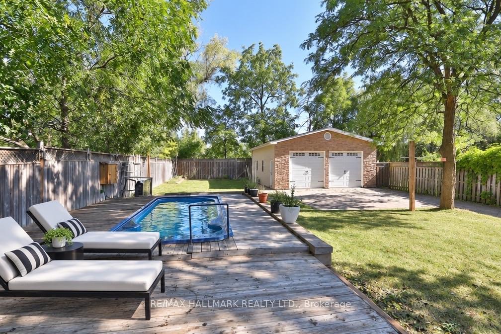 Photo 12 of 11 Brookside Drive, Mississauga, Streetsville — HOMEH
