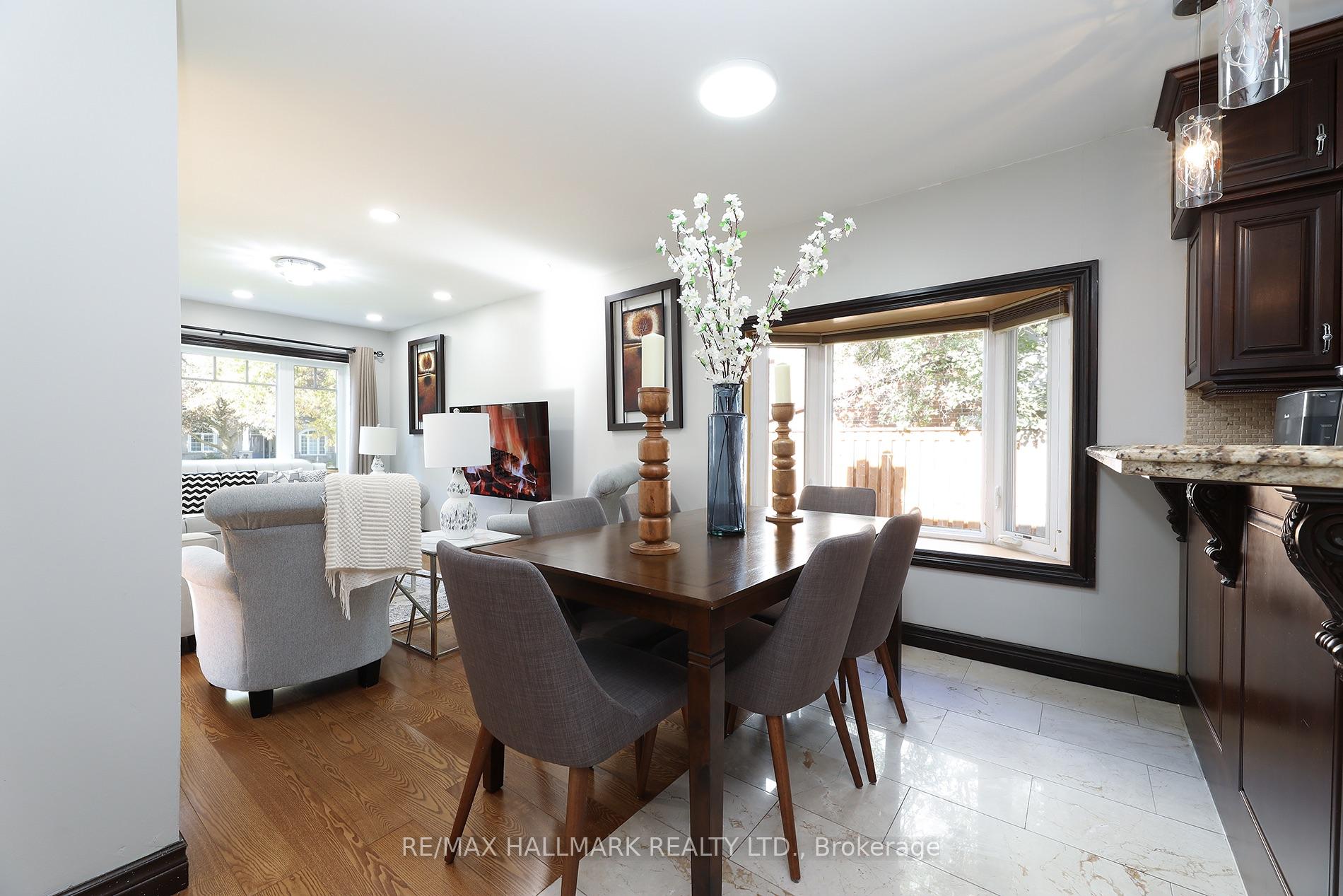 Photo 3 of 11 Brookside Drive, Mississauga, Streetsville — HOMEH