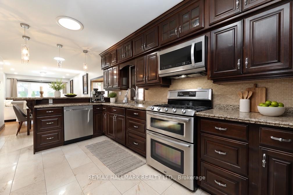 Photo 7 of 11 Brookside Drive, Mississauga, Streetsville — HOMEH