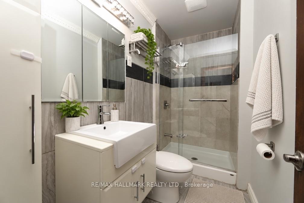Photo 14 of 11 Brookside Drive, Mississauga, Streetsville — HOMEH