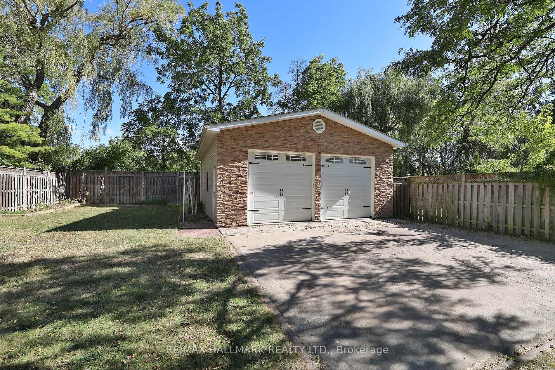Photo 17 of 11 Brookside Drive, Mississauga, Streetsville — HOMEH