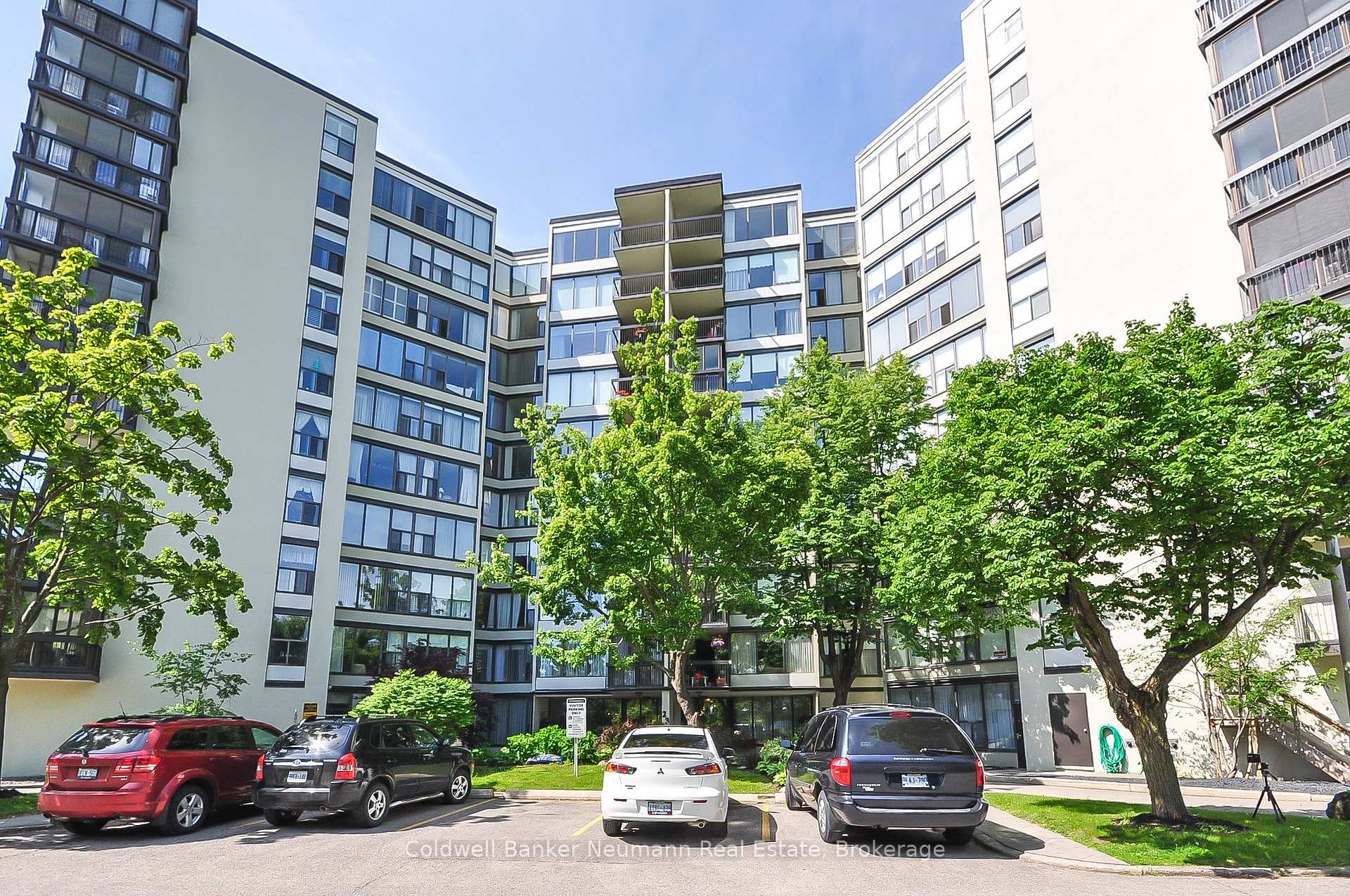 Photo of Unit 305, 23 Woodlawn Road E