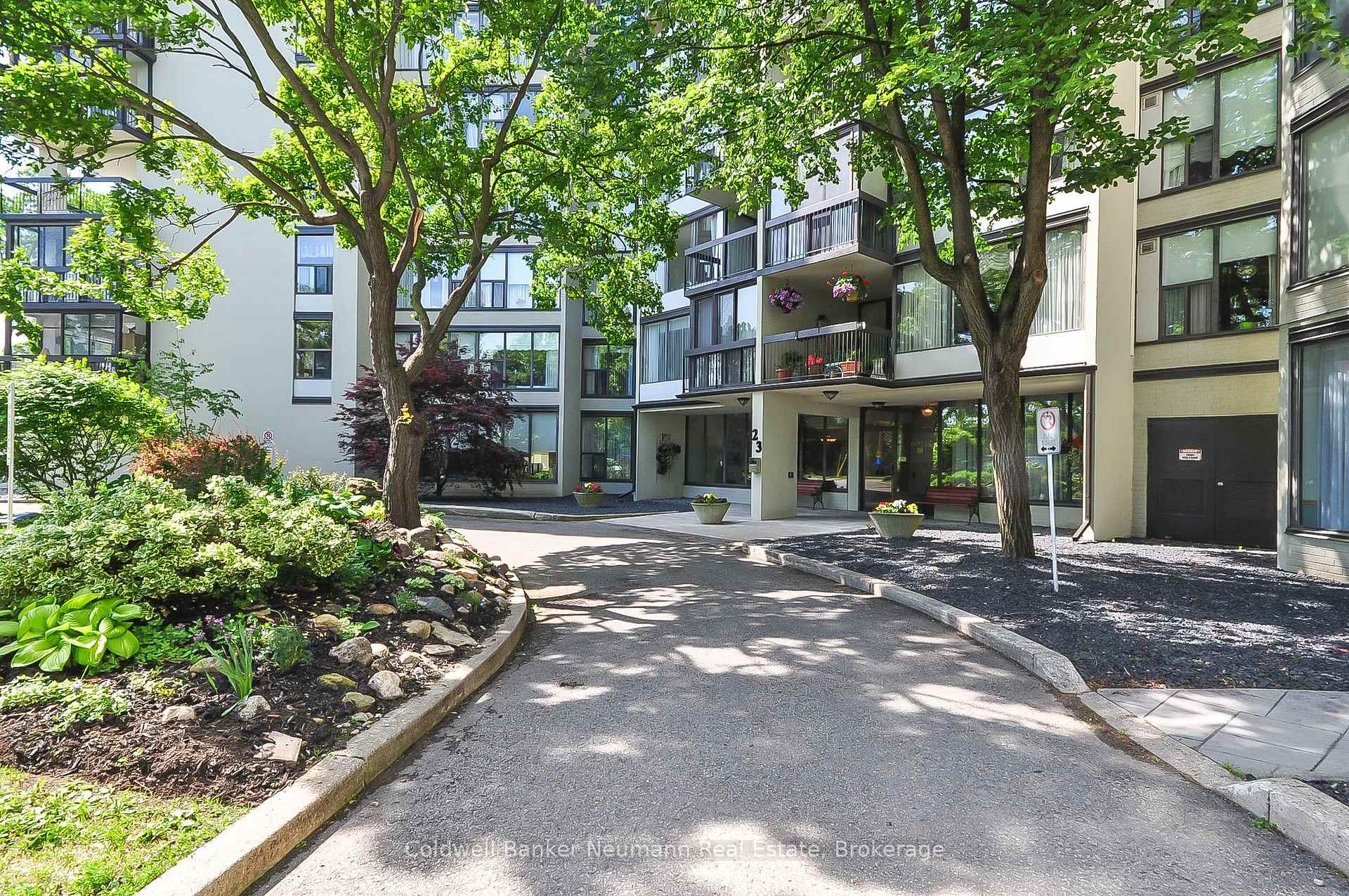 Photo 2 of Unit 305, 23 Woodlawn Road E, Guelph, Riverside Park — HOMEH