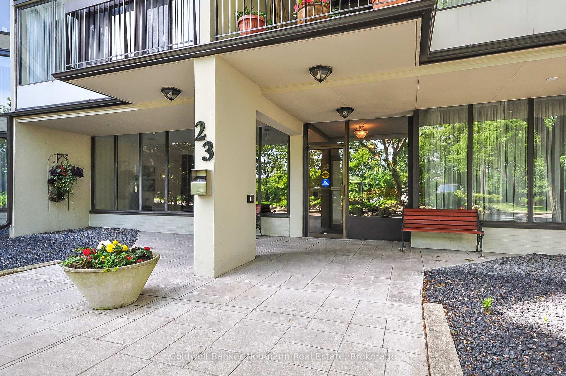 Photo 3 of Unit 305, 23 Woodlawn Road E, Guelph, Riverside Park — HOMEH