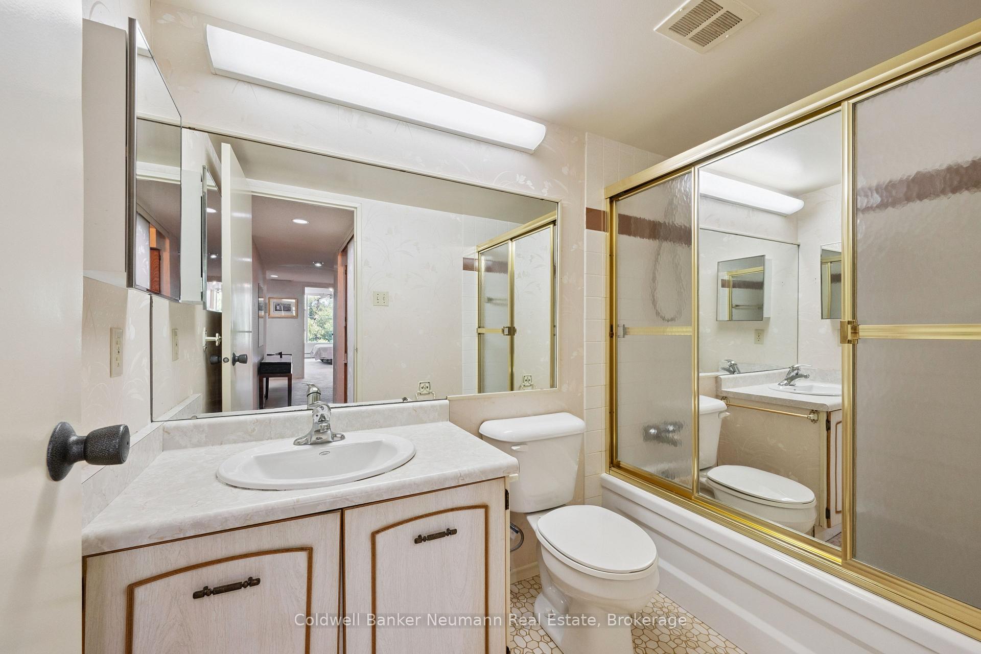 Photo 25 of Unit 305, 23 Woodlawn Road E, Guelph, Riverside Park — HOMEH