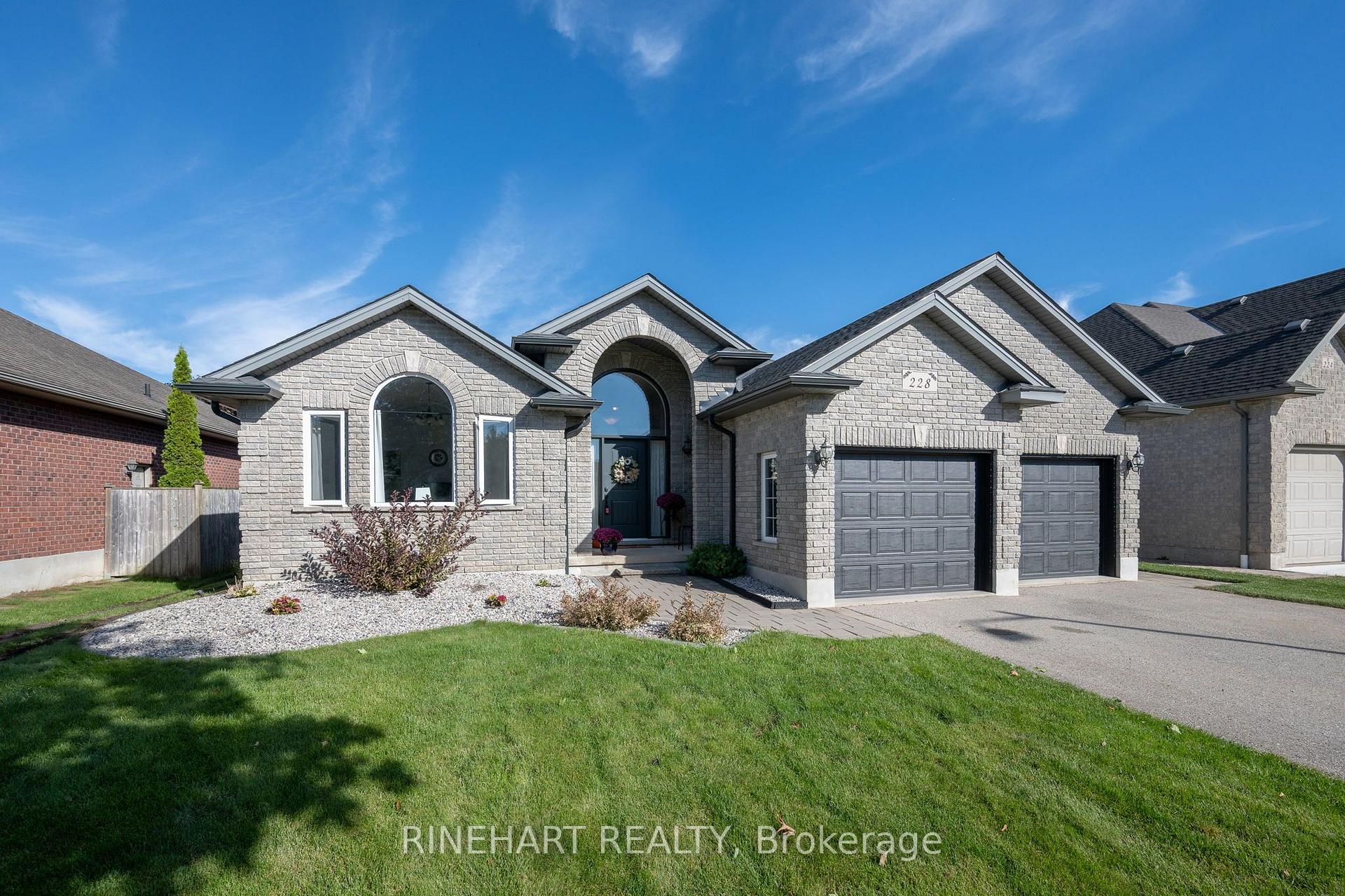 Photo 2 of 228 Boyd Boulevard, Zorra, Thamesford — HOMEH