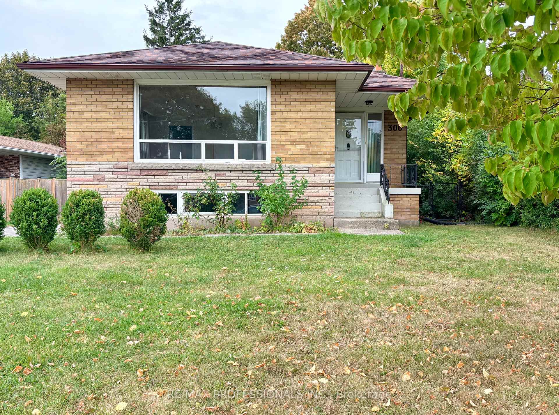 Photo 1 of 300 Burton Road, Oakville, West — HOMEH