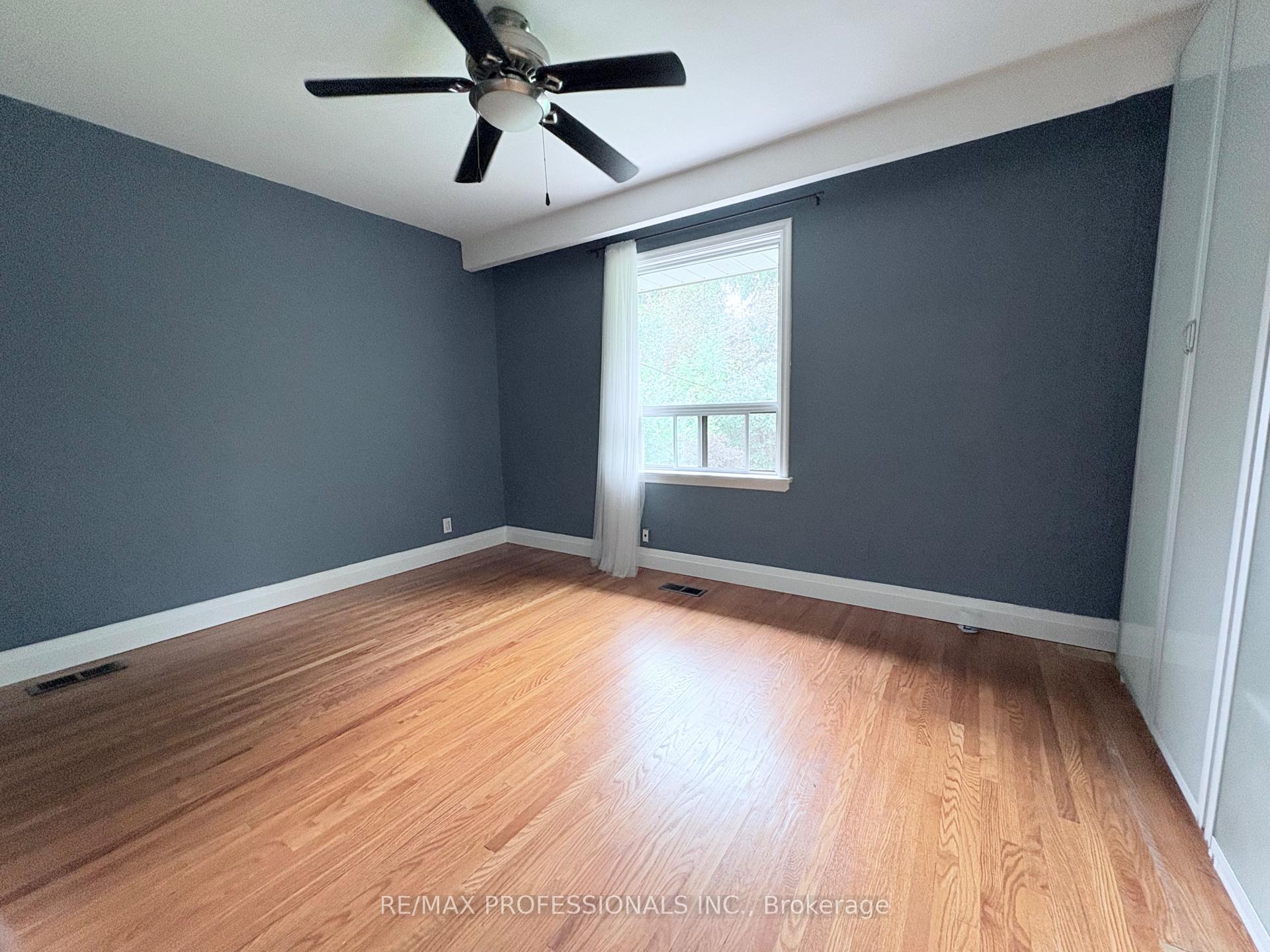 Photo 5 of 300 Burton Road, Oakville, West — HOMEH