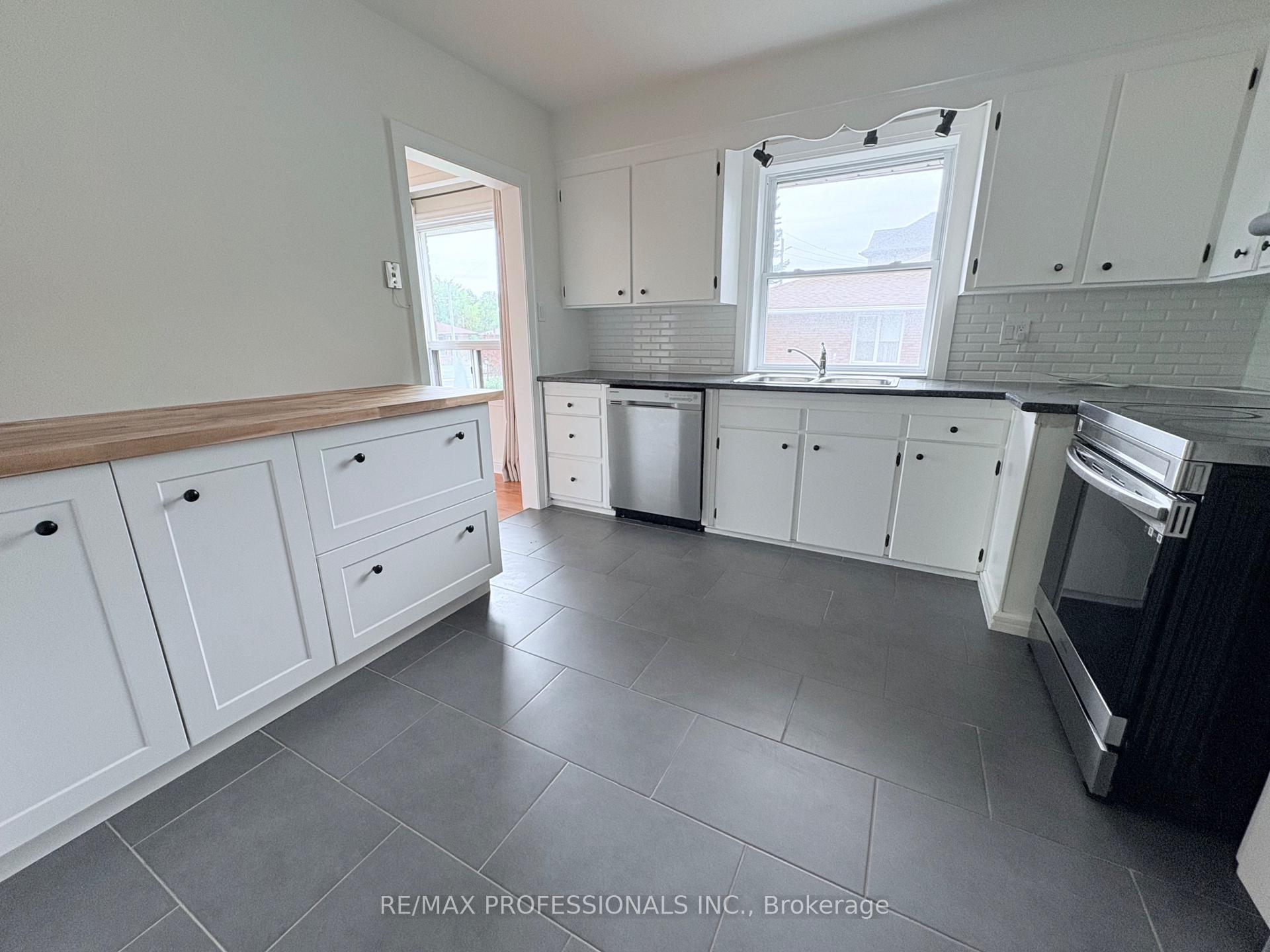 Photo 9 of 300 Burton Road, Oakville, West — HOMEH