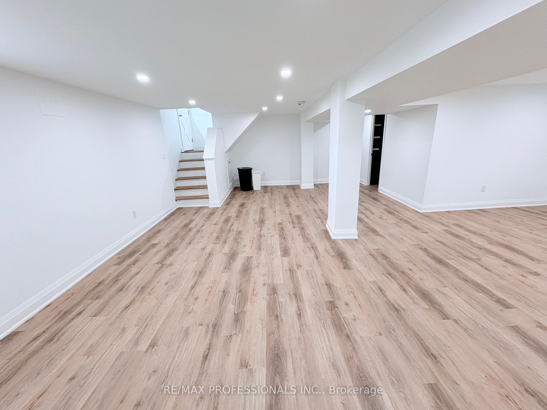 Photo 11 of 300 Burton Road, Oakville, West — HOMEH