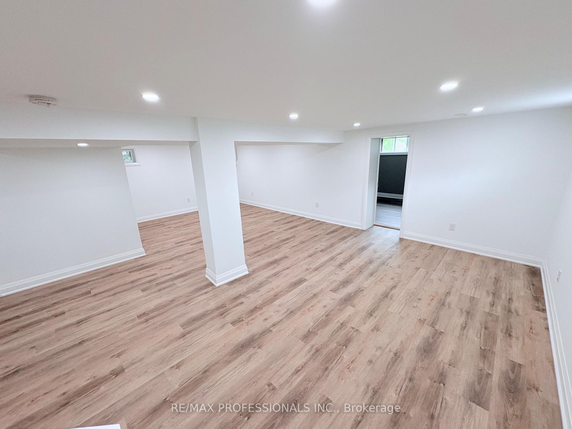 Photo 12 of 300 Burton Road, Oakville, West — HOMEH