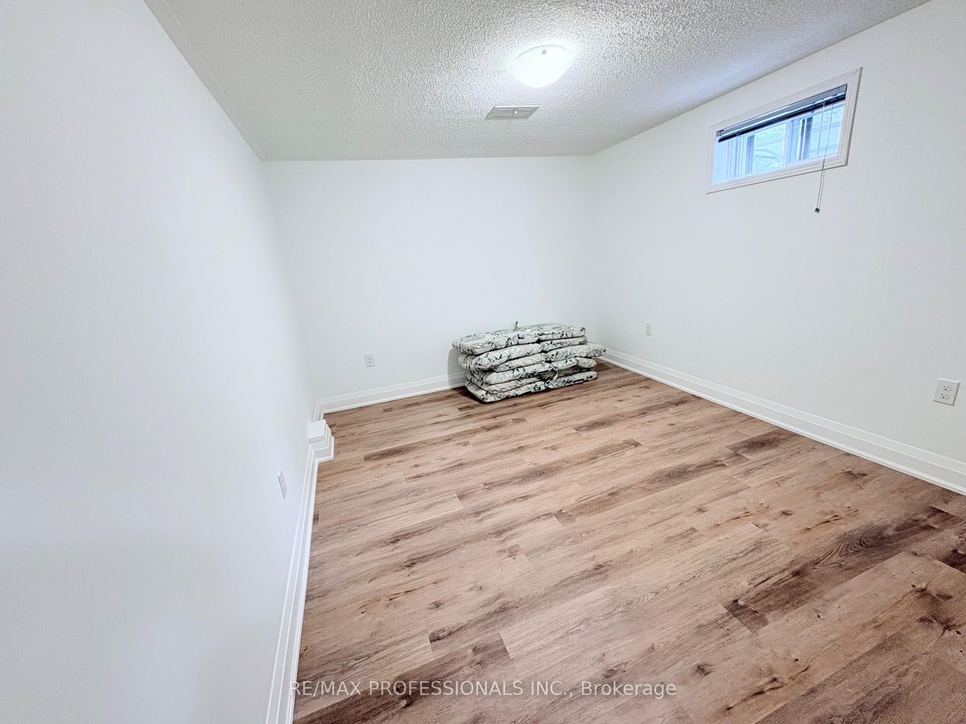 Photo 13 of 300 Burton Road, Oakville, West — HOMEH