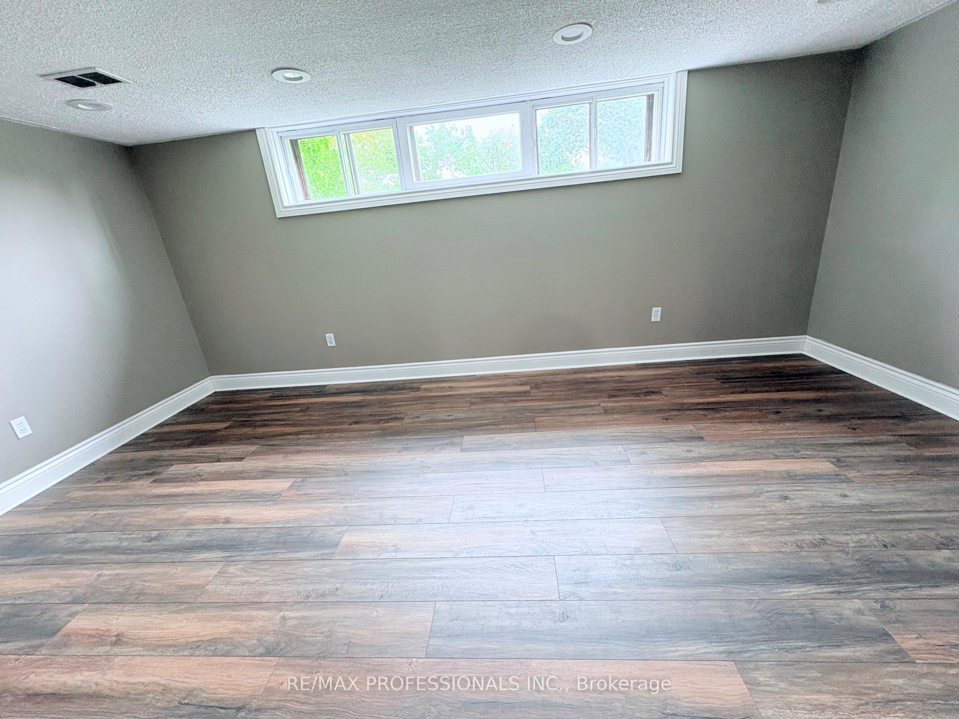 Photo 14 of 300 Burton Road, Oakville, West — HOMEH