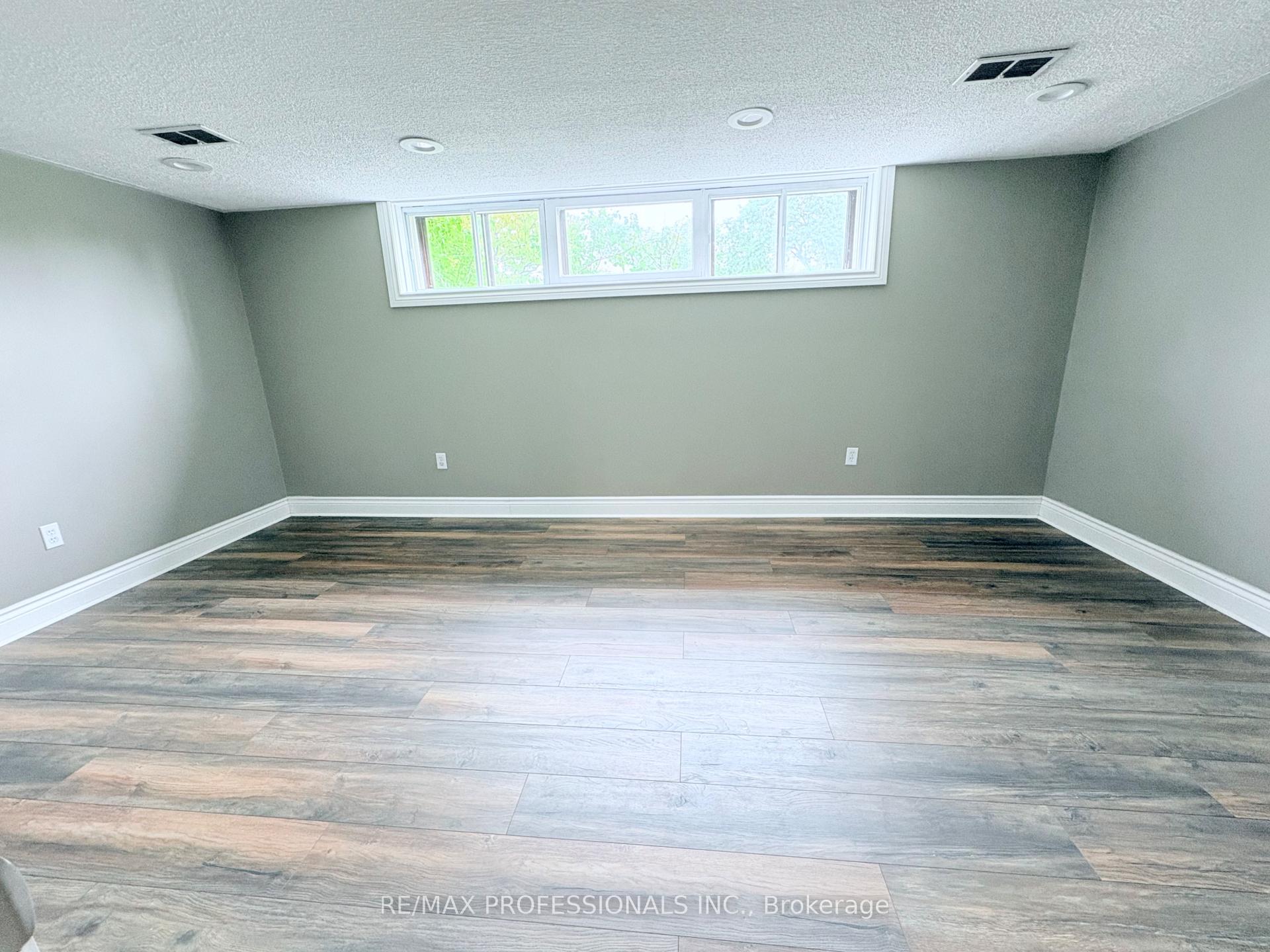 Photo 15 of 300 Burton Road, Oakville, West — HOMEH