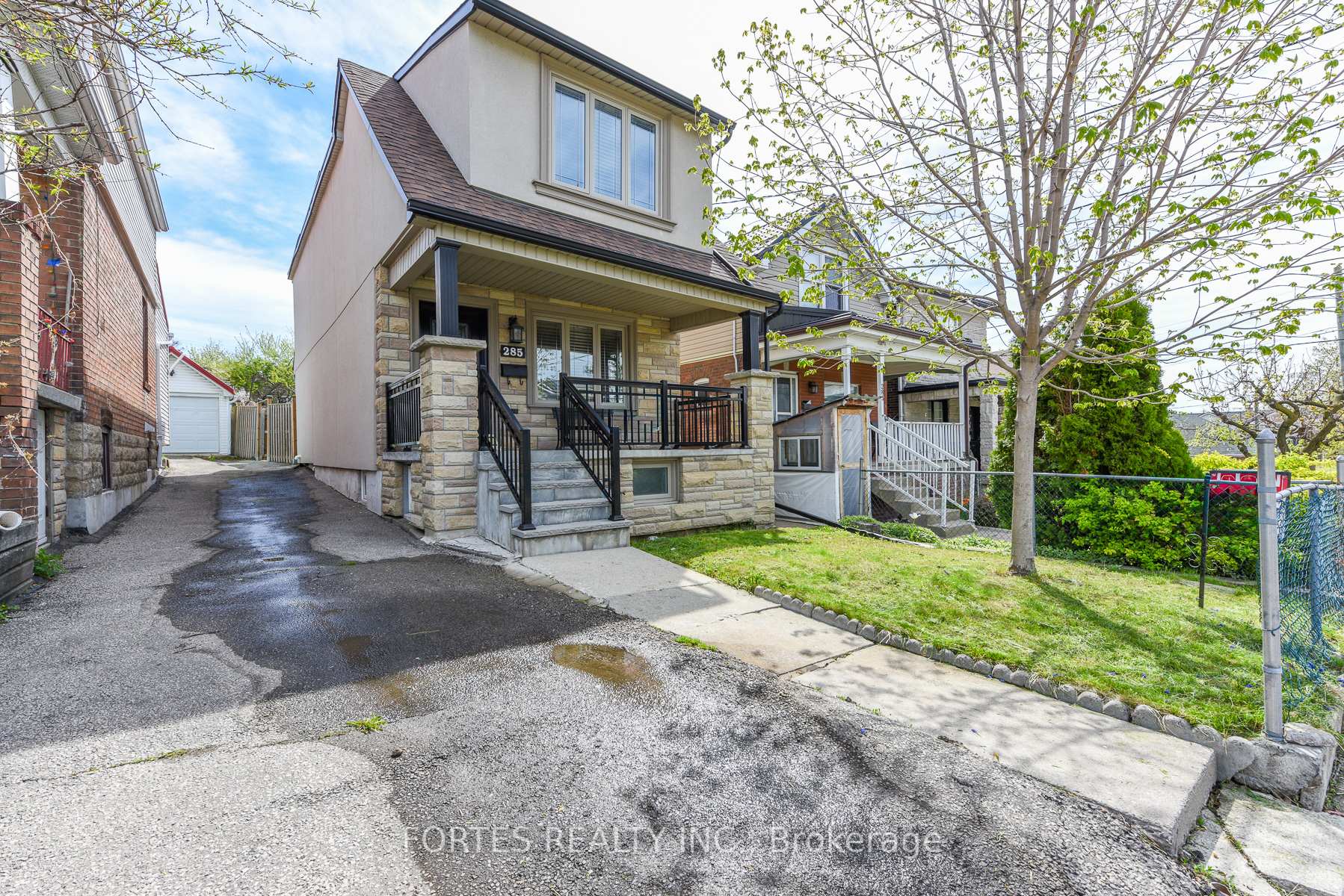 Photo 2 of 285 Gilbert Avenue, Toronto, Caledonia-Fairbank — HOMEH