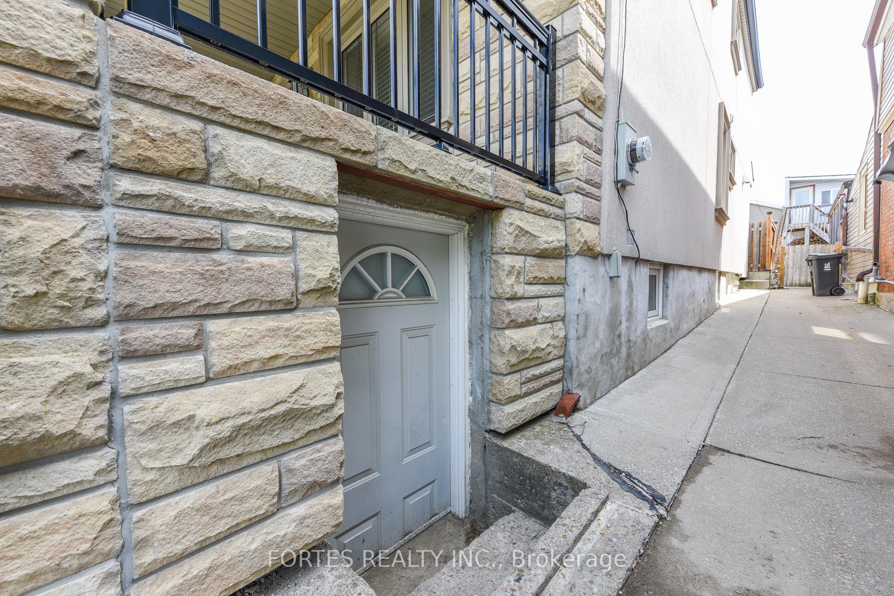 Photo 4 of 285 Gilbert Avenue, Toronto, Caledonia-Fairbank — HOMEH