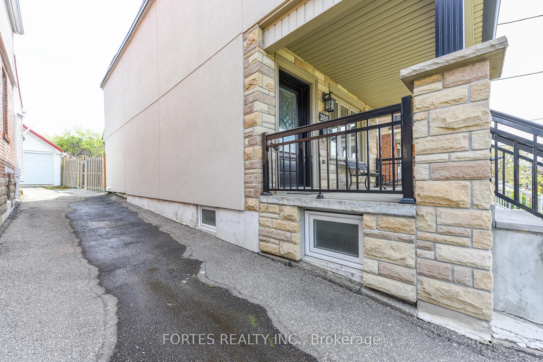 Photo 5 of 285 Gilbert Avenue, Toronto, Caledonia-Fairbank — HOMEH