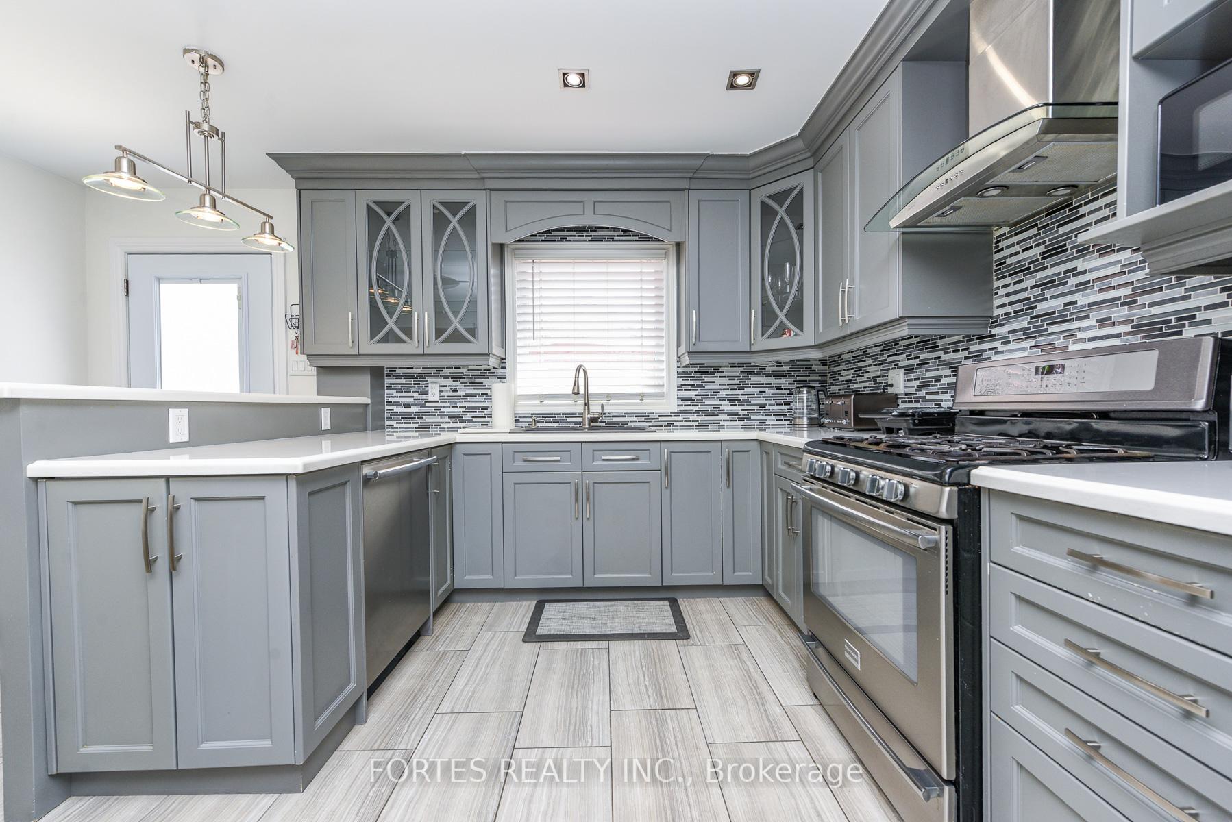 Photo 16 of 285 Gilbert Avenue, Toronto, Caledonia-Fairbank — HOMEH