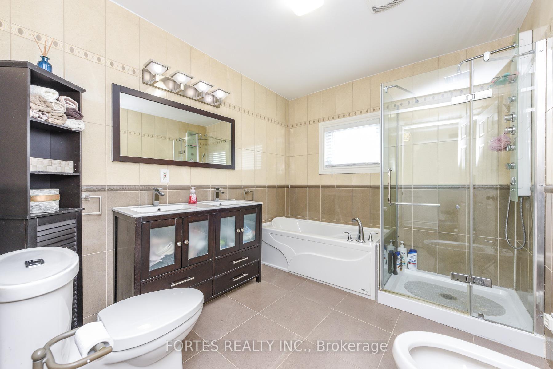 Photo 18 of 285 Gilbert Avenue, Toronto, Caledonia-Fairbank — HOMEH
