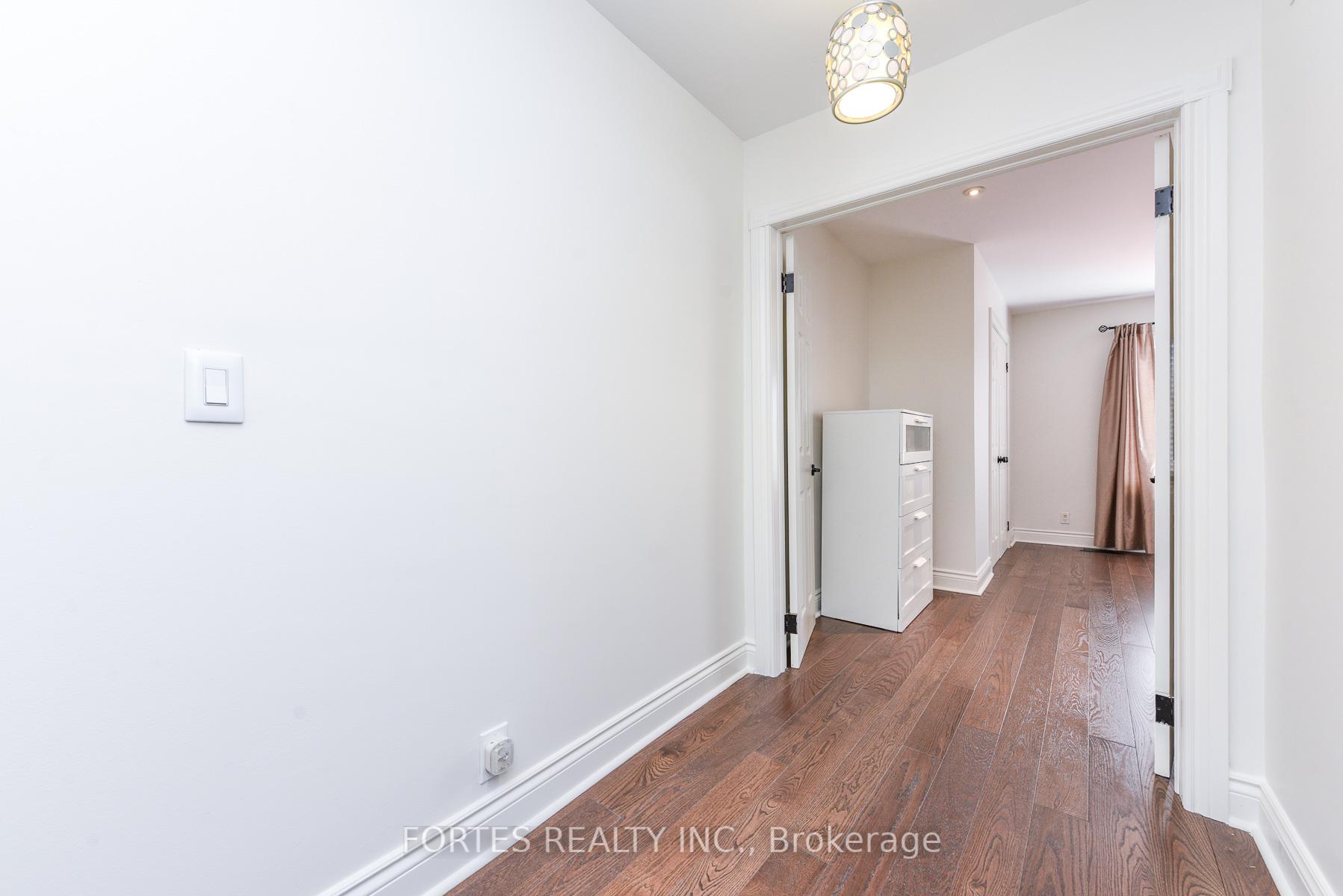 Photo 20 of 285 Gilbert Avenue, Toronto, Caledonia-Fairbank — HOMEH