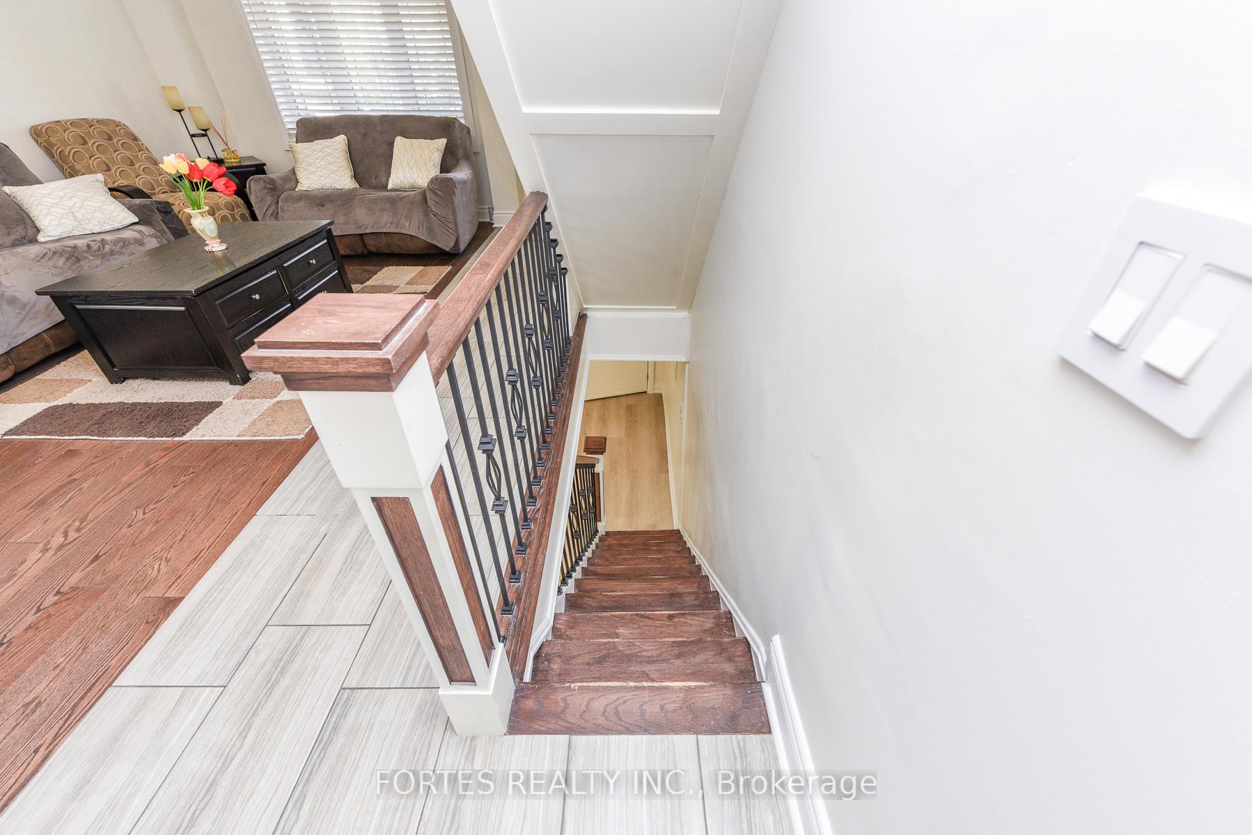 Photo 25 of 285 Gilbert Avenue, Toronto, Caledonia-Fairbank — HOMEH
