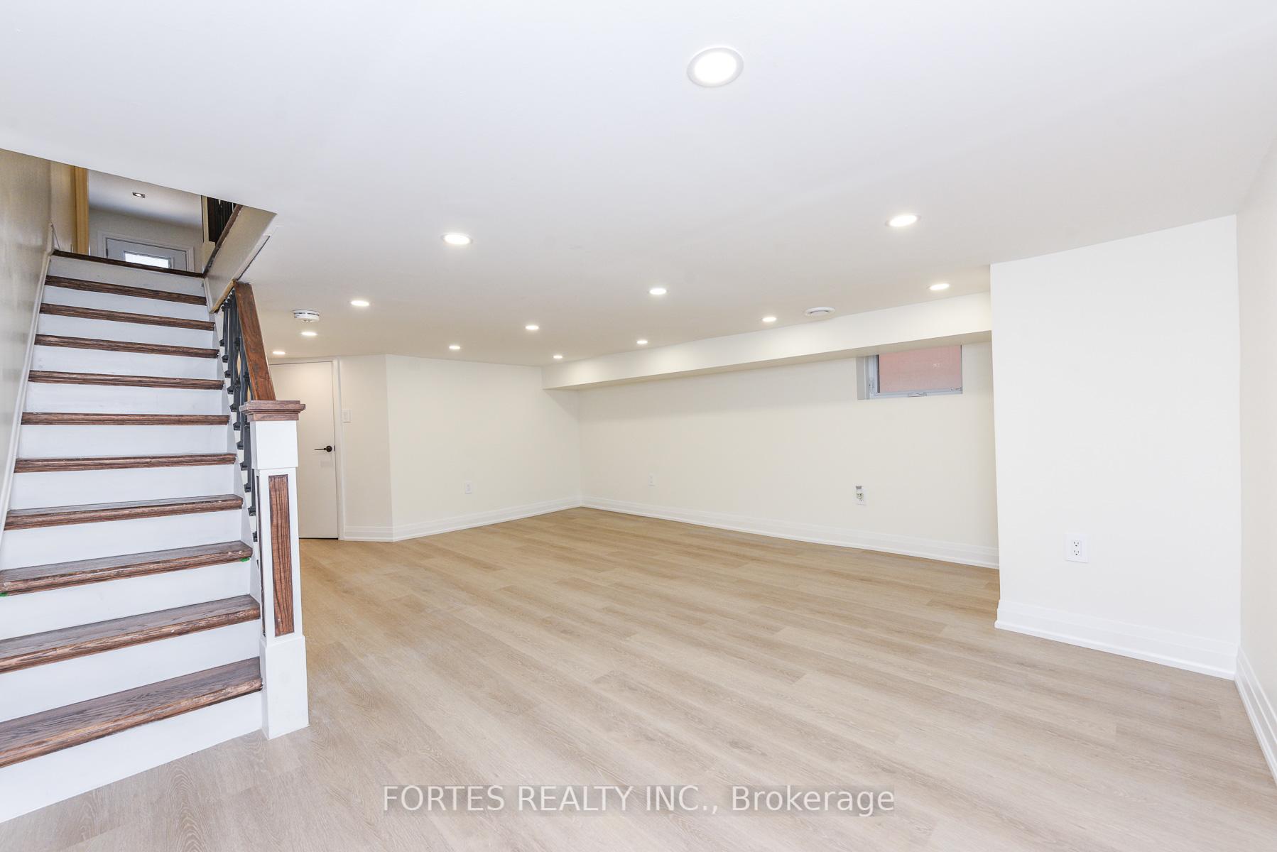 Photo 26 of 285 Gilbert Avenue, Toronto, Caledonia-Fairbank — HOMEH