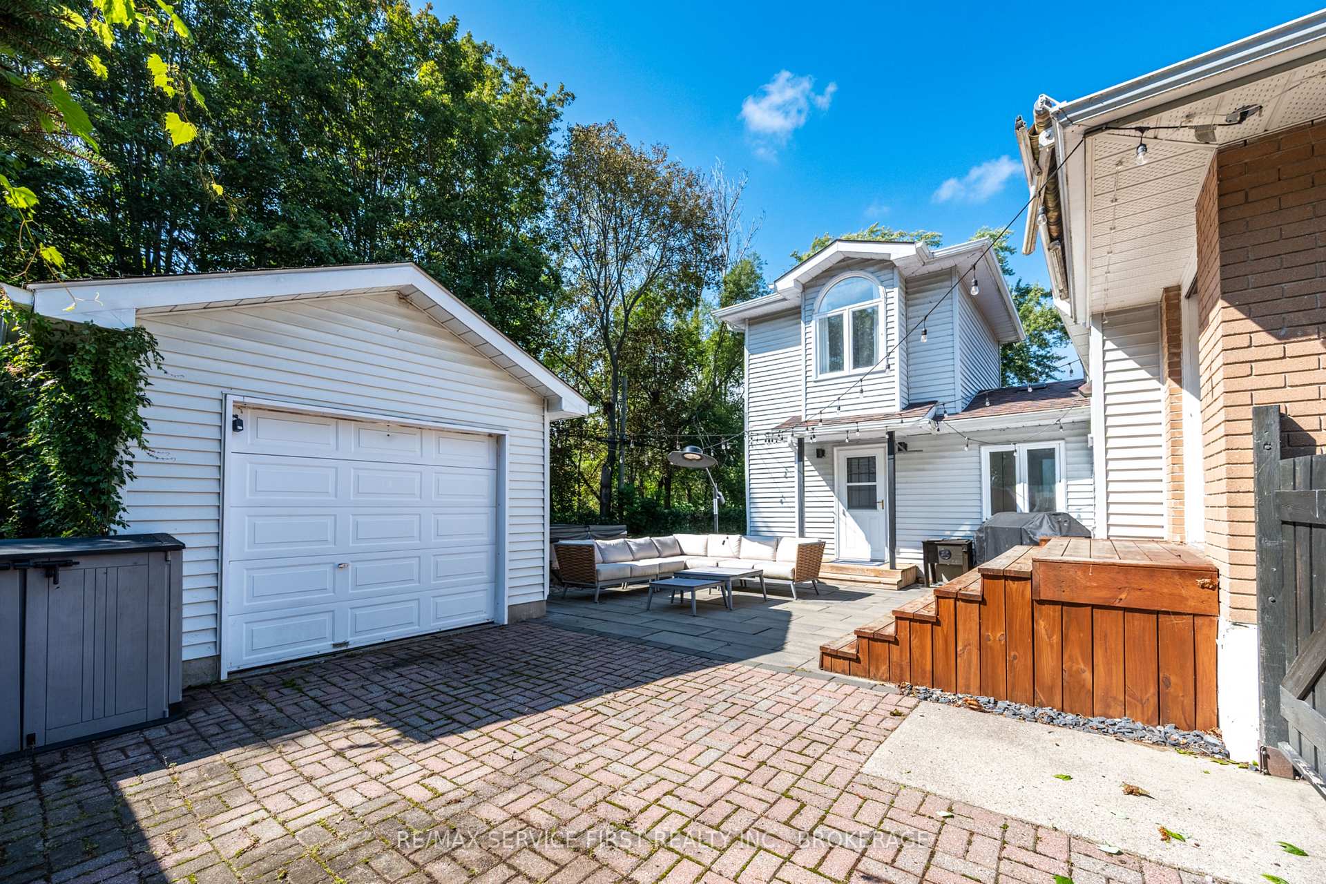 Photo 3 of 447 McEwen Drive, Kingston, City SouthWest — HOMEH
