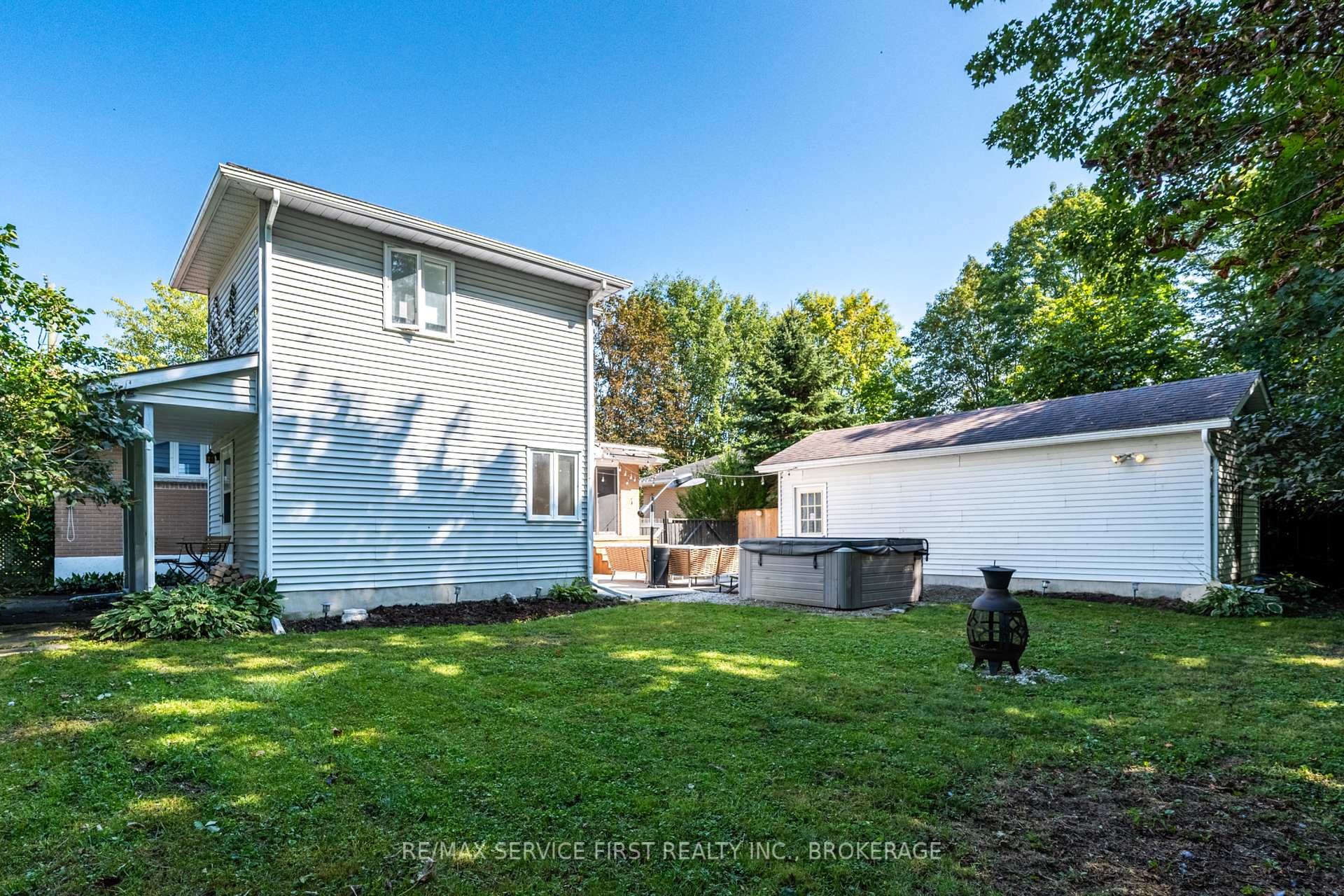 Photo 5 of 447 McEwen Drive, Kingston, City SouthWest — HOMEH