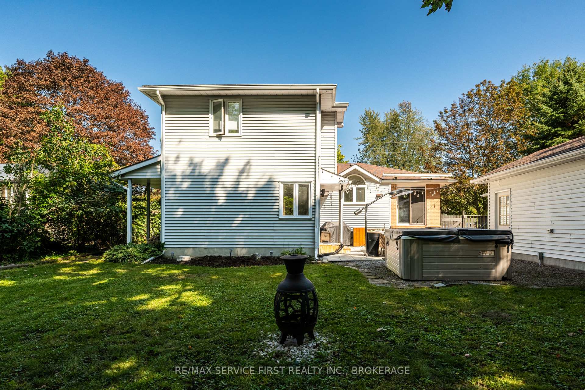 Photo 6 of 447 McEwen Drive, Kingston, City SouthWest — HOMEH
