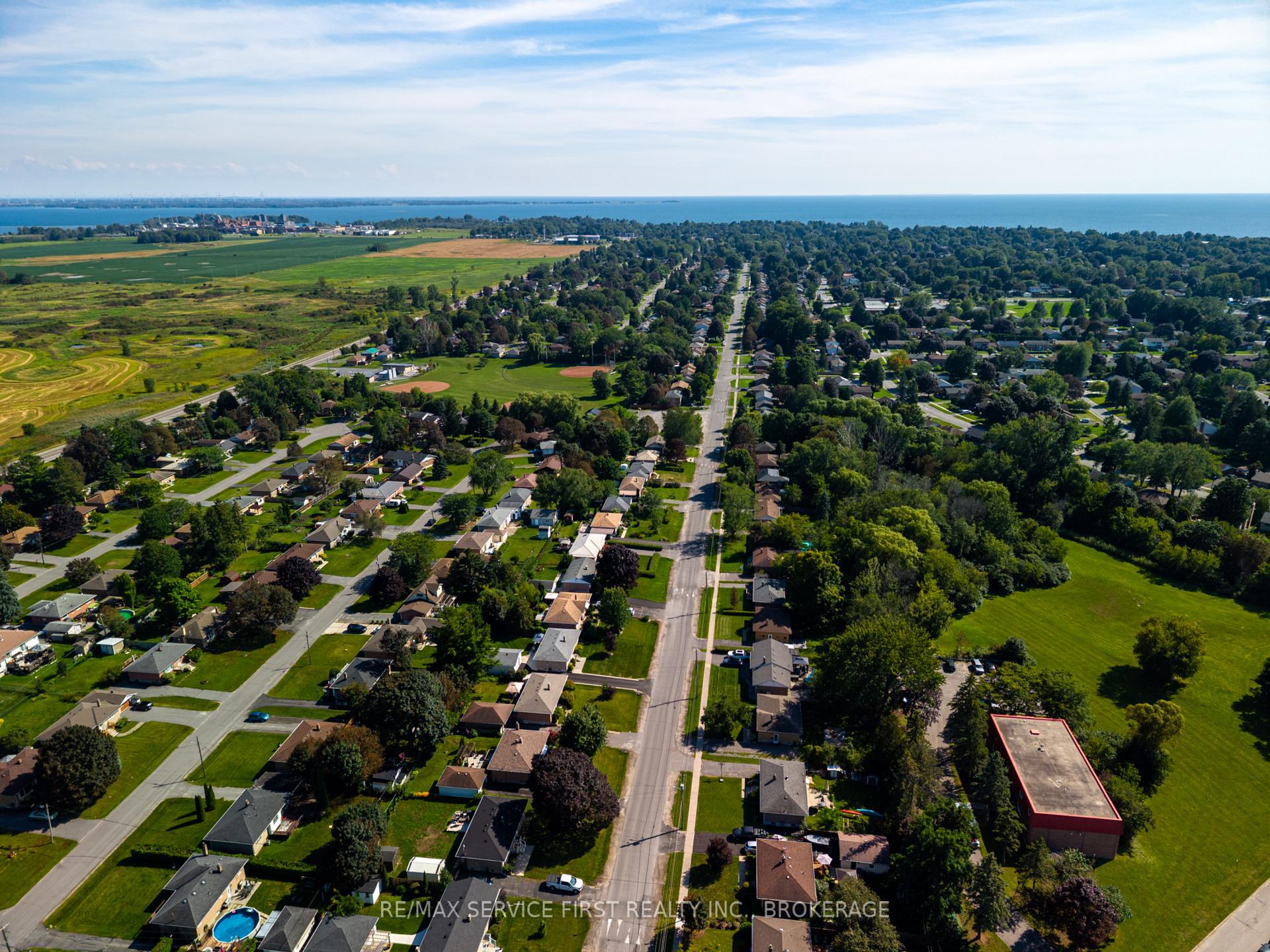 Photo 7 of 447 McEwen Drive, Kingston, City SouthWest — HOMEH