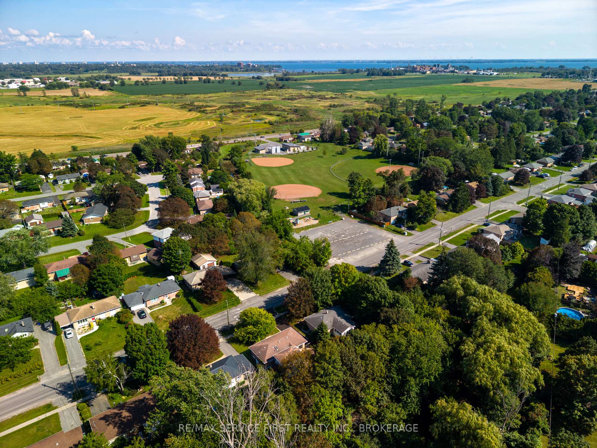 Photo 9 of 447 McEwen Drive, Kingston, City SouthWest — HOMEH