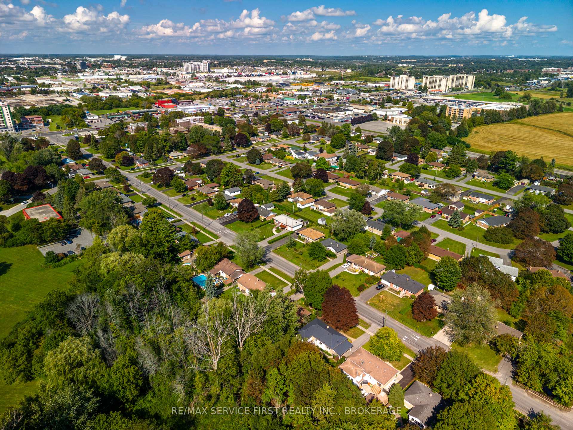 Photo 10 of 447 McEwen Drive, Kingston, City SouthWest — HOMEH