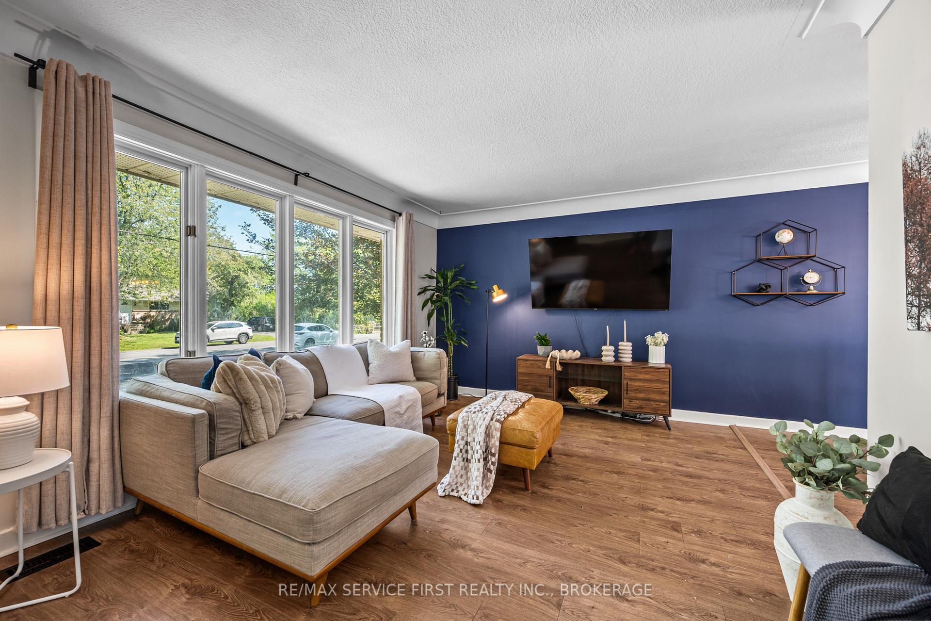 Photo 13 of 447 McEwen Drive, Kingston, City SouthWest — HOMEH