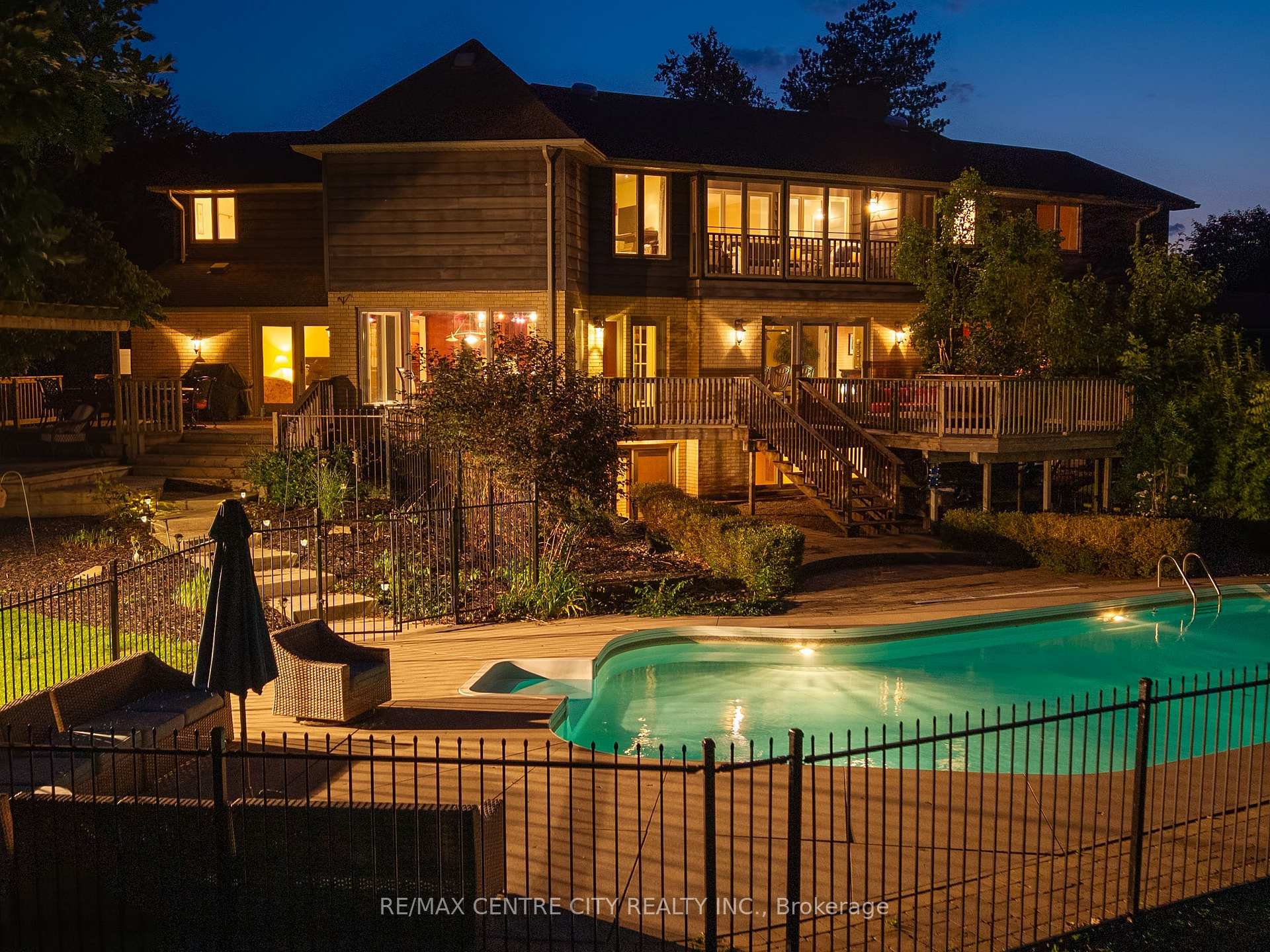 Photo 2 of 255 Mill Pond Crescent, Strathroy-Caradoc, NE — HOMEH
