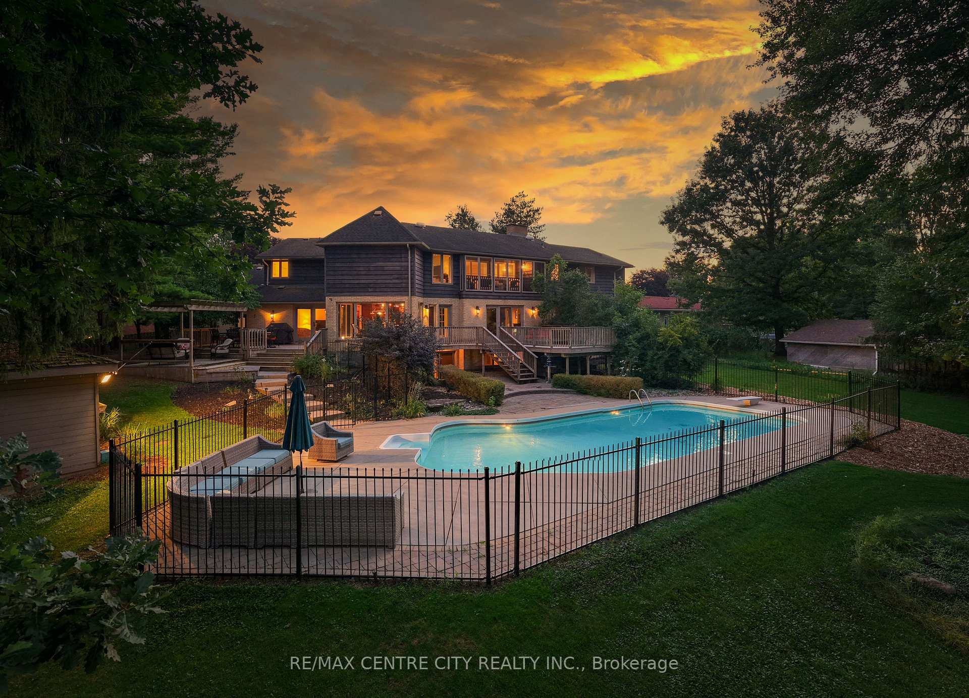 Photo 3 of 255 Mill Pond Crescent, Strathroy-Caradoc, NE — HOMEH