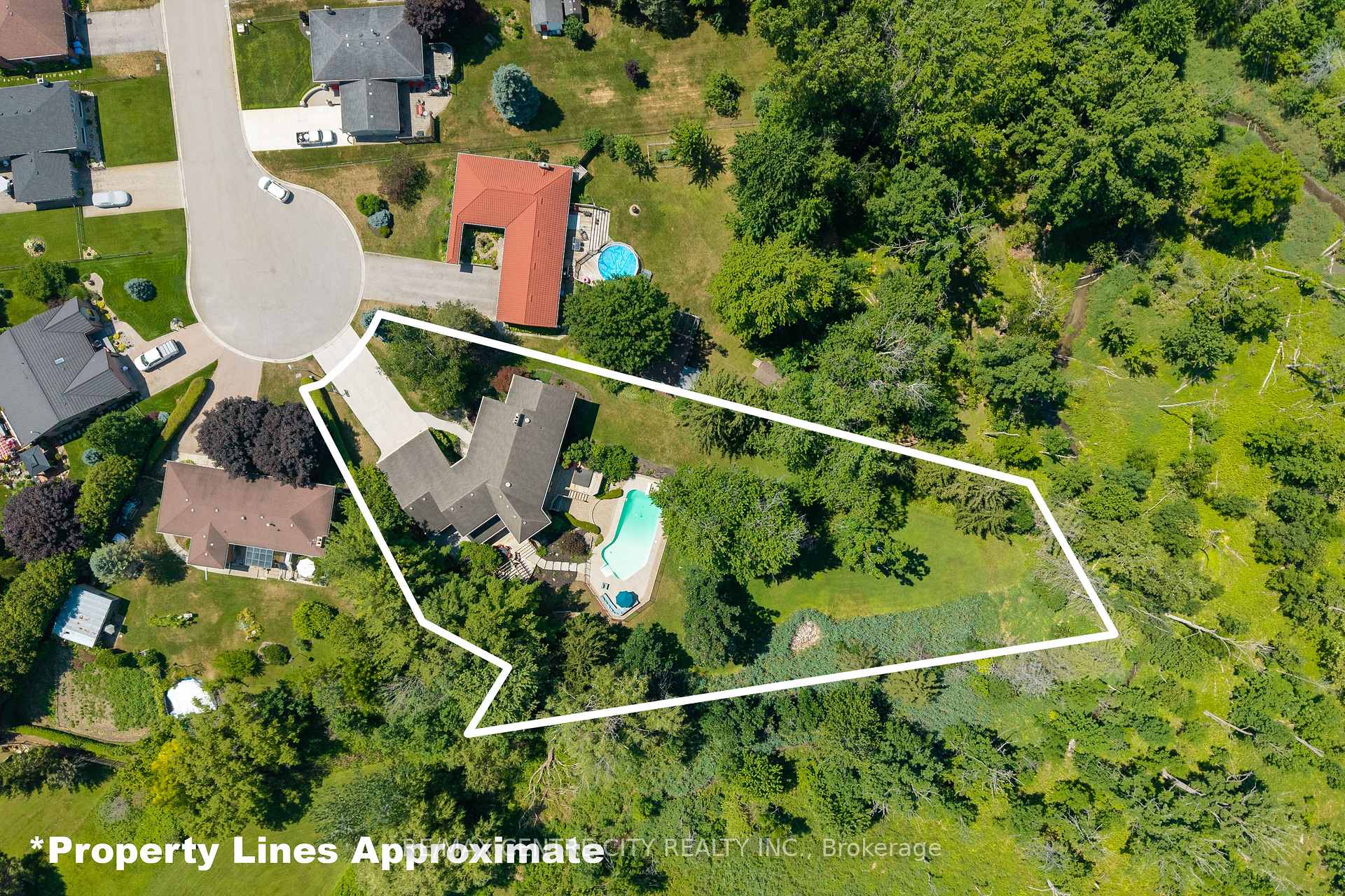 Photo 9 of 255 Mill Pond Crescent, Strathroy-Caradoc, NE — HOMEH