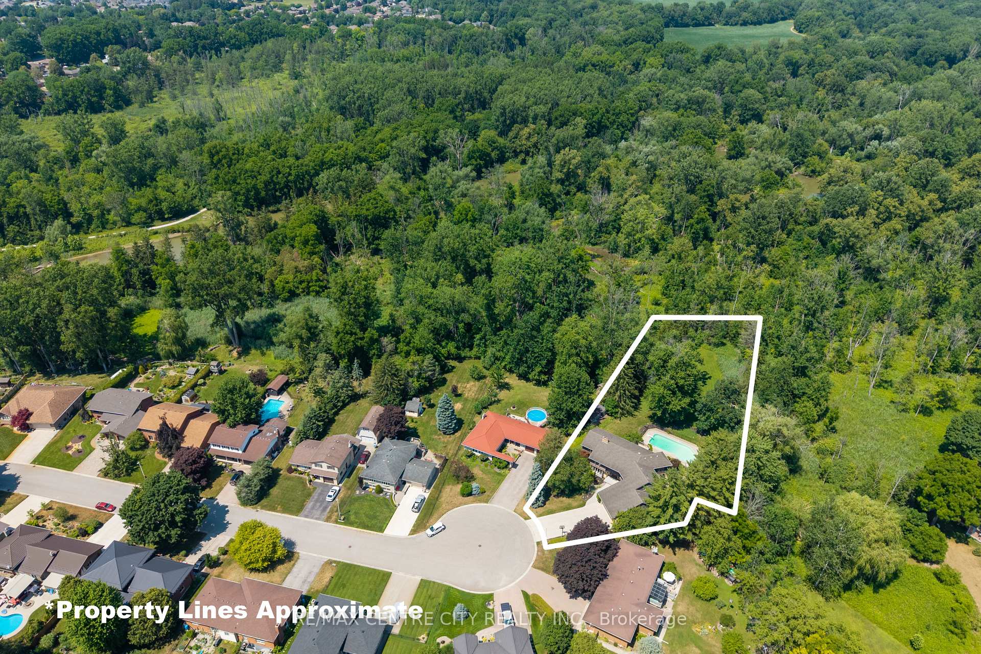 Photo 10 of 255 Mill Pond Crescent, Strathroy-Caradoc, NE — HOMEH