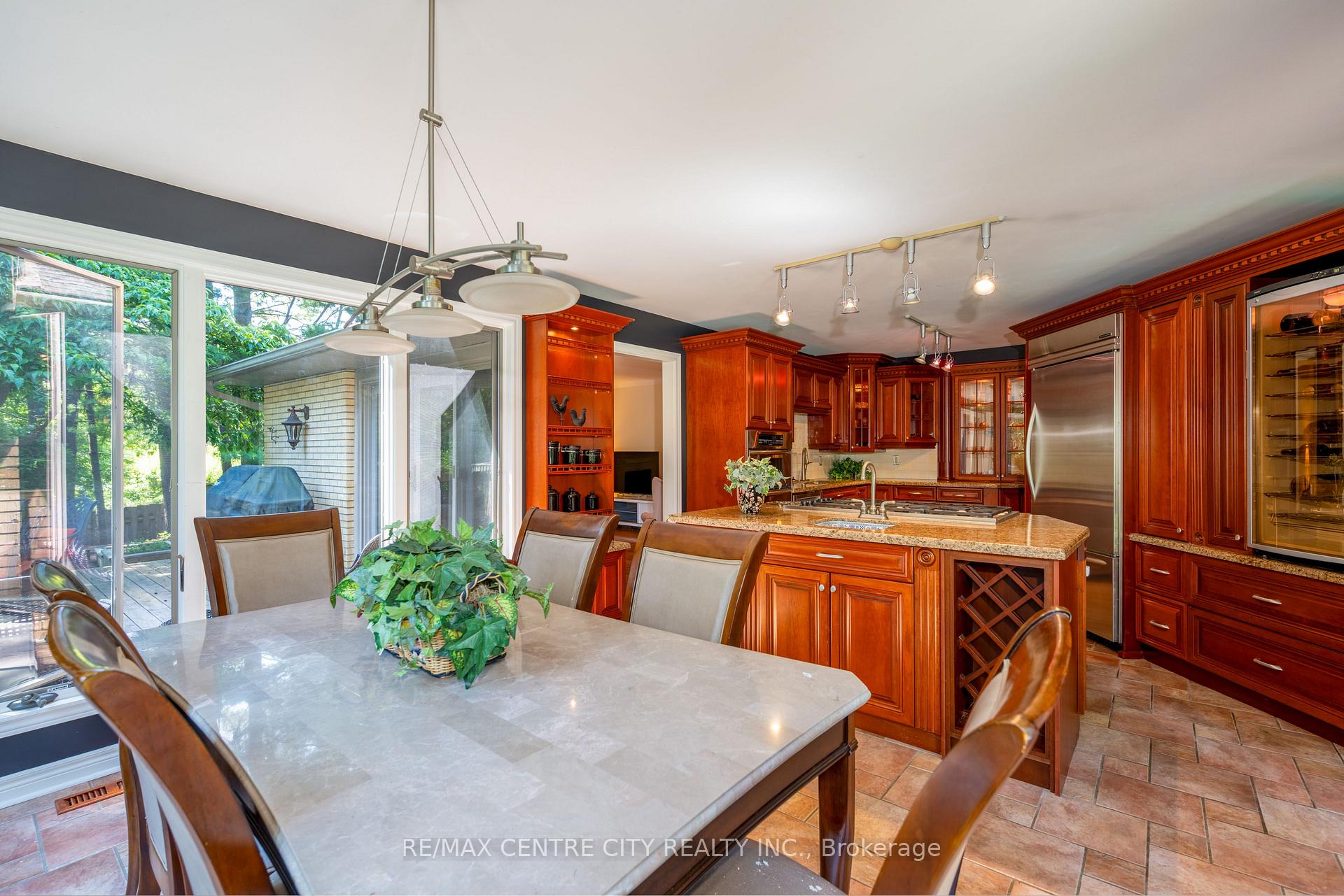 Photo 14 of 255 Mill Pond Crescent, Strathroy-Caradoc, NE — HOMEH