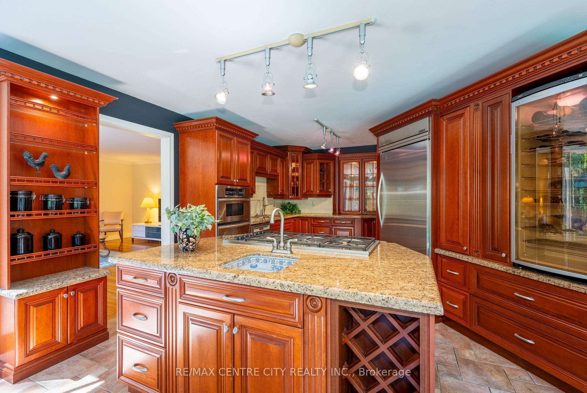 Photo 16 of 255 Mill Pond Crescent, Strathroy-Caradoc, NE — HOMEH