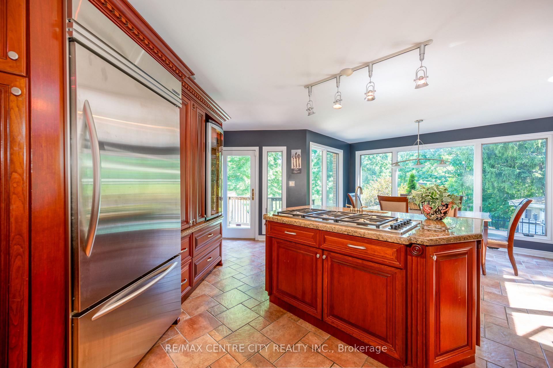 Photo 18 of 255 Mill Pond Crescent, Strathroy-Caradoc, NE — HOMEH